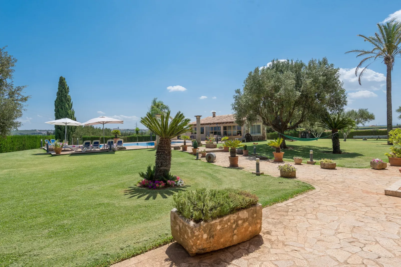 Can Colis-Gardens summer