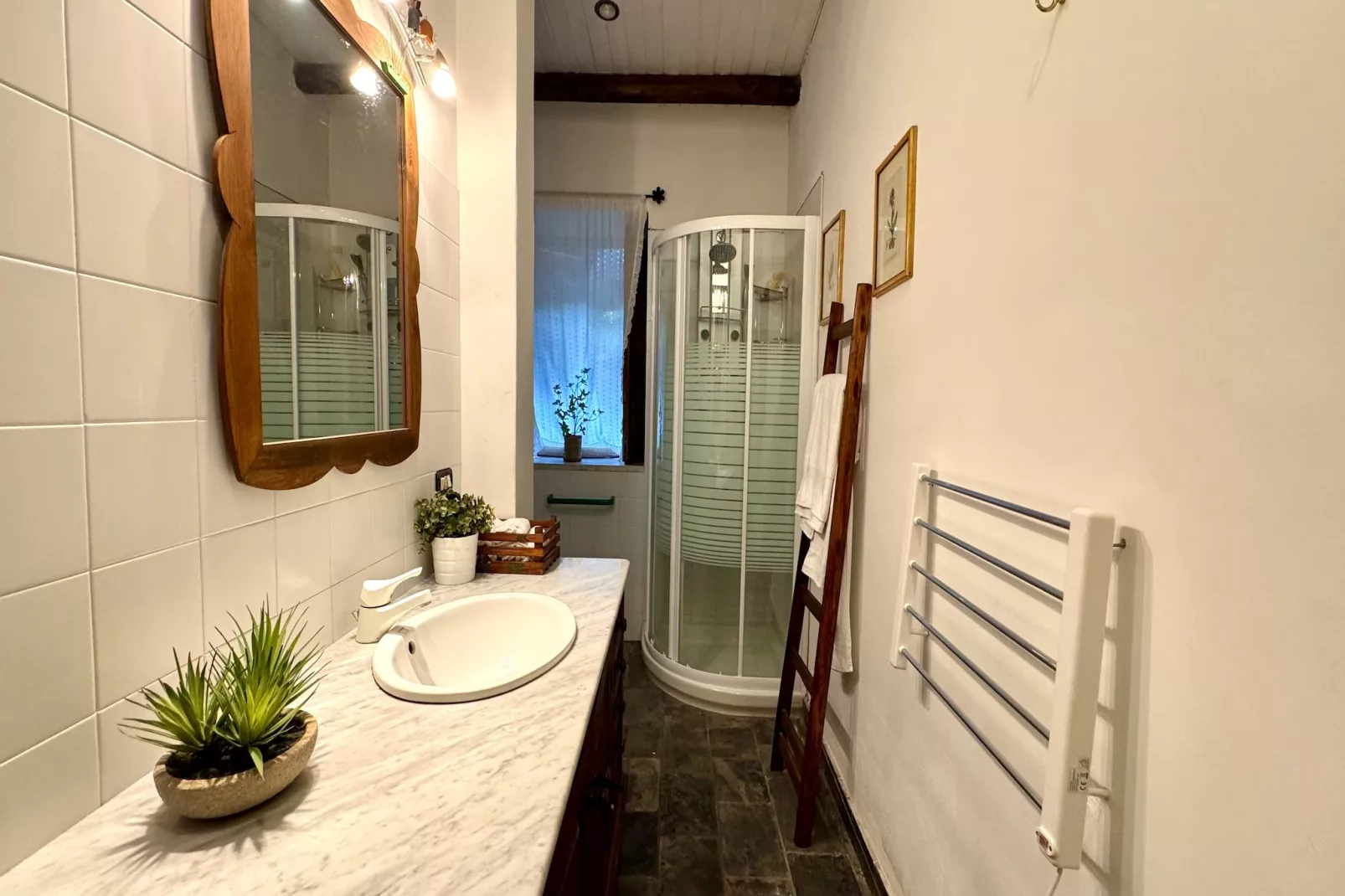 Villa Castelbuono-Bathroom