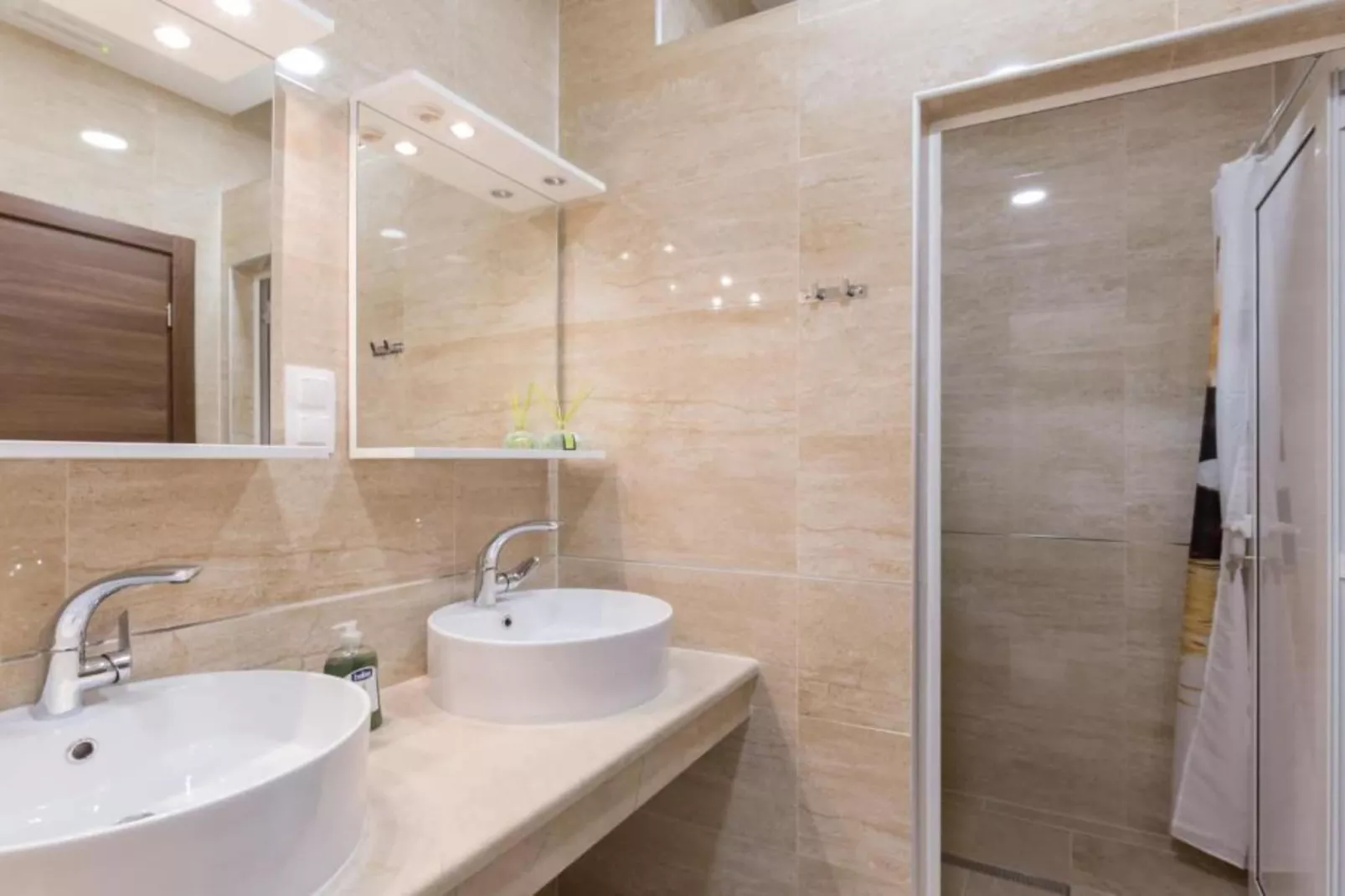 Hostel Free Bird  - Bed in Six Bed Female Dormitory Room Zenska (F)-Bathroom