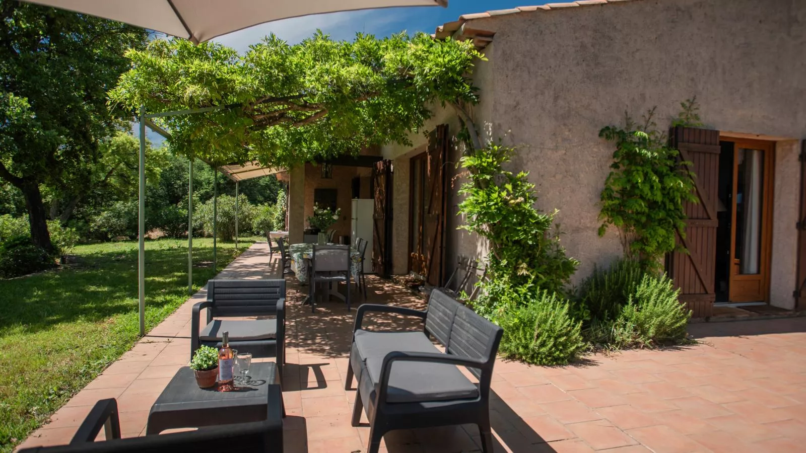 Entre les vignes-Terrace balcony