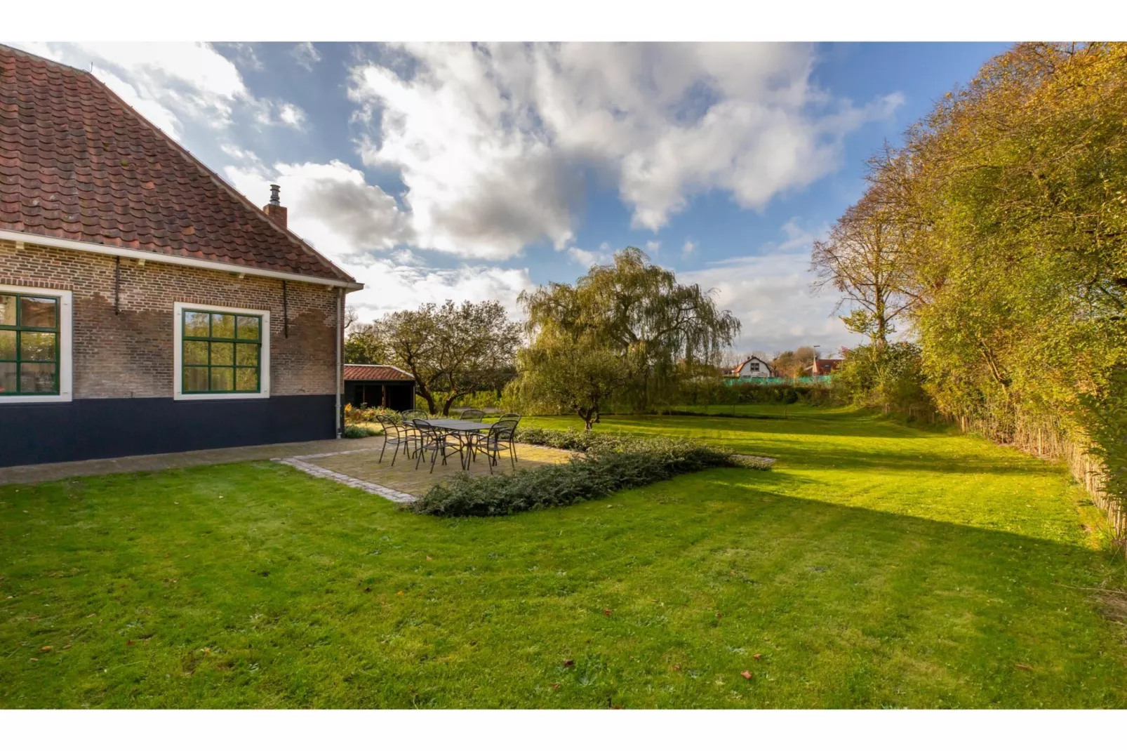 Vakantiehuis 'Boerderij Molenhof' - Stationsweg 5  Heinkenszand-Gardens summer