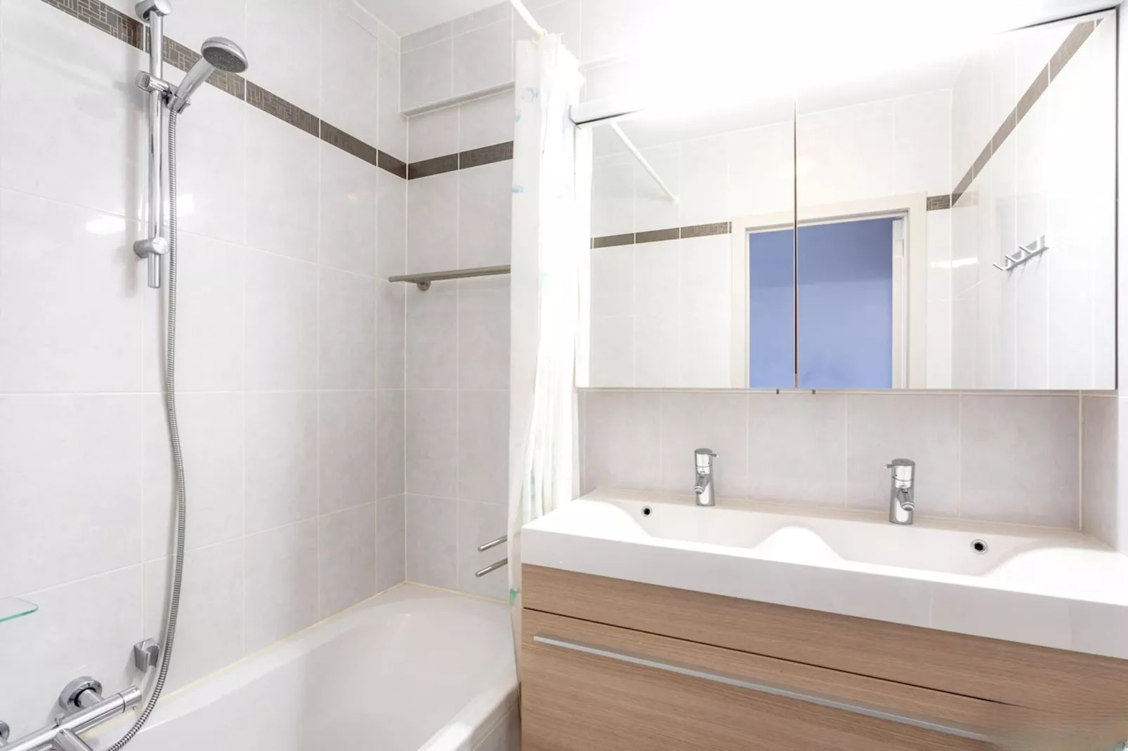 Frudor 0401-Bathroom