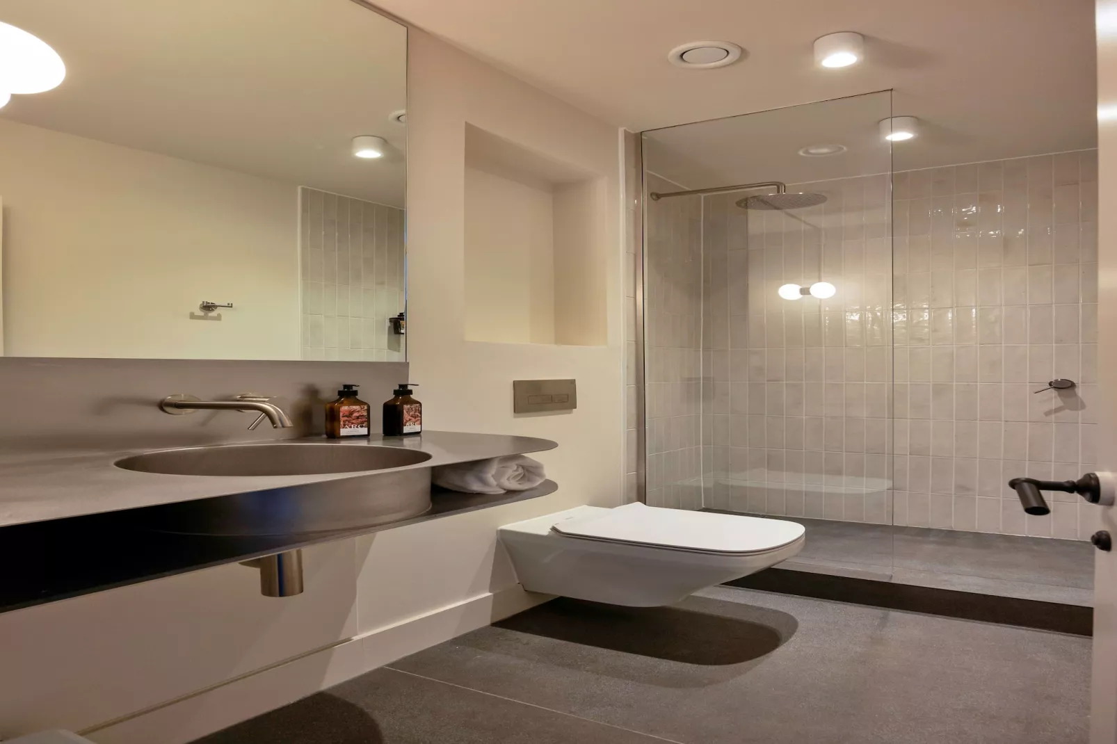 ARC Peaks-Bathroom