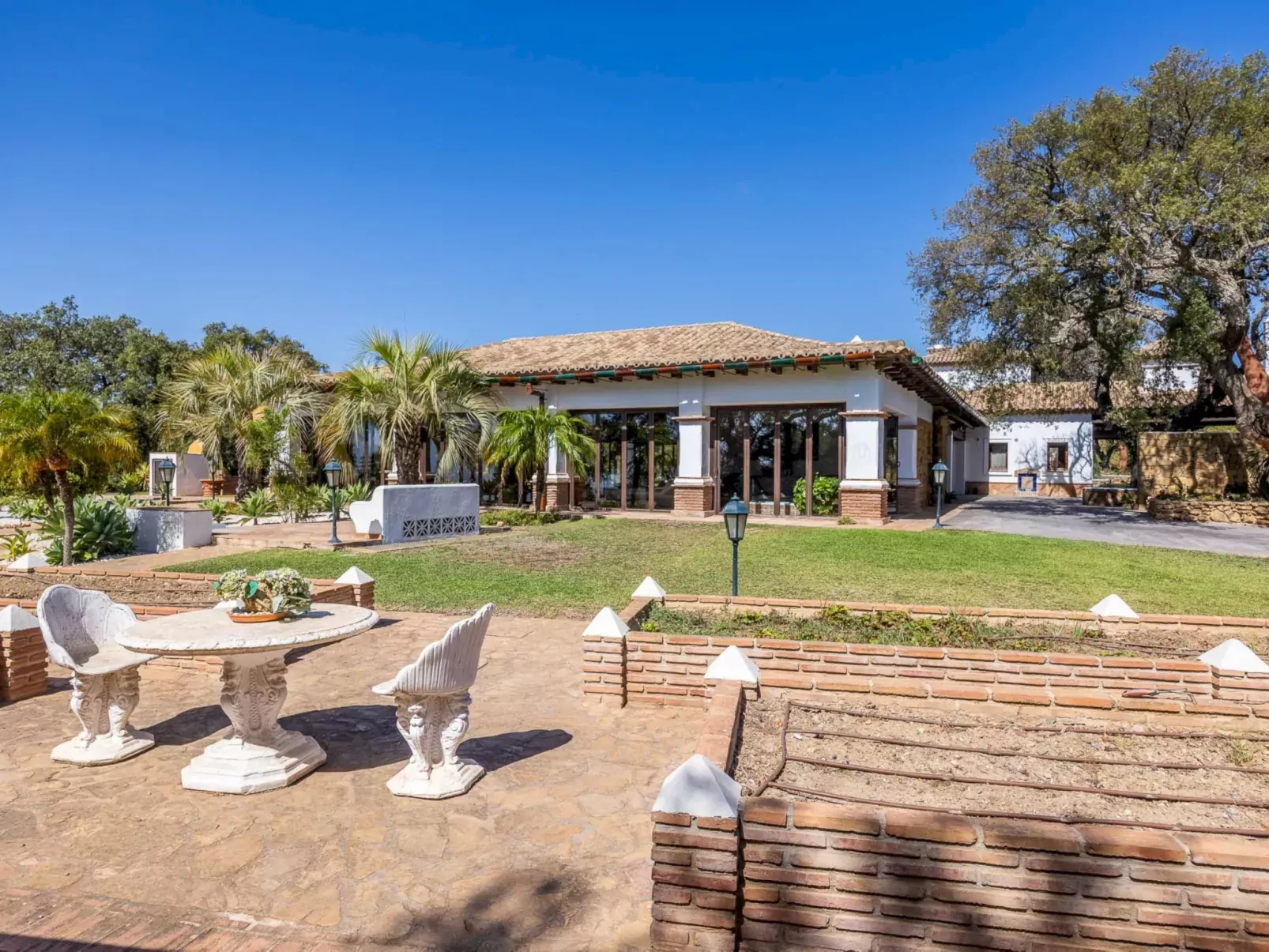 Villa Serena-Outside