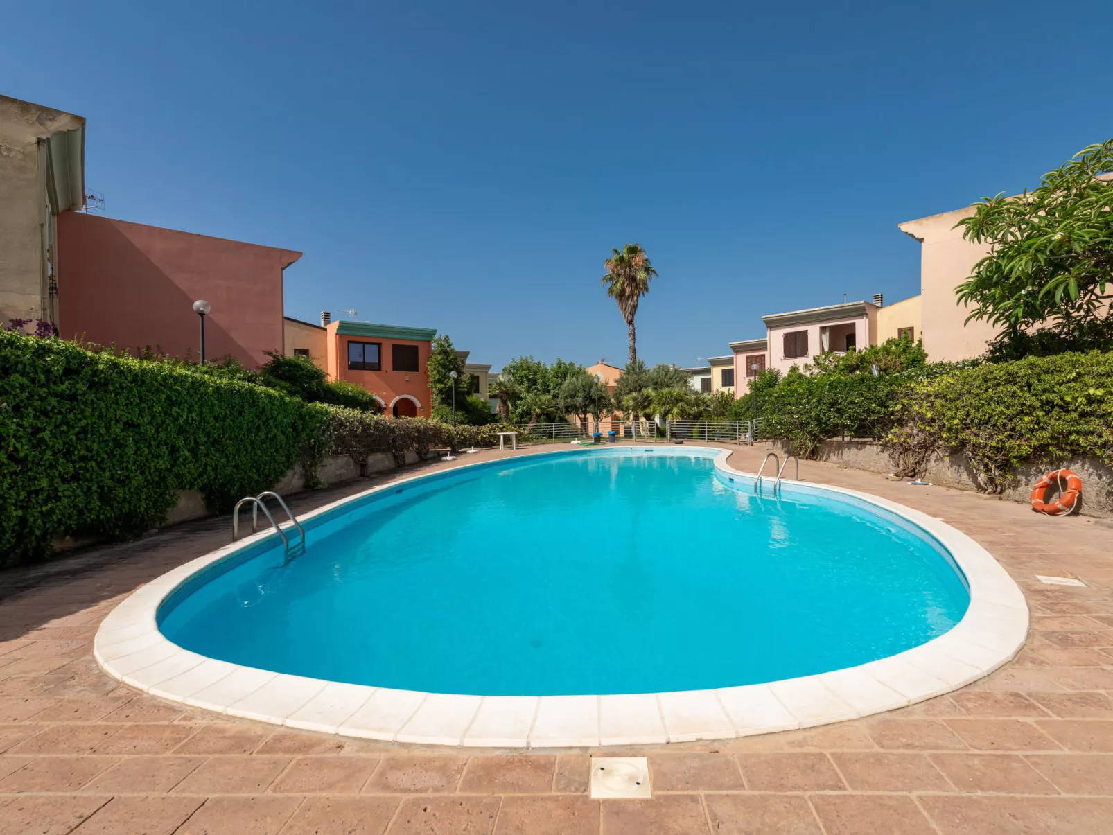 Borghi Piscina-Outside