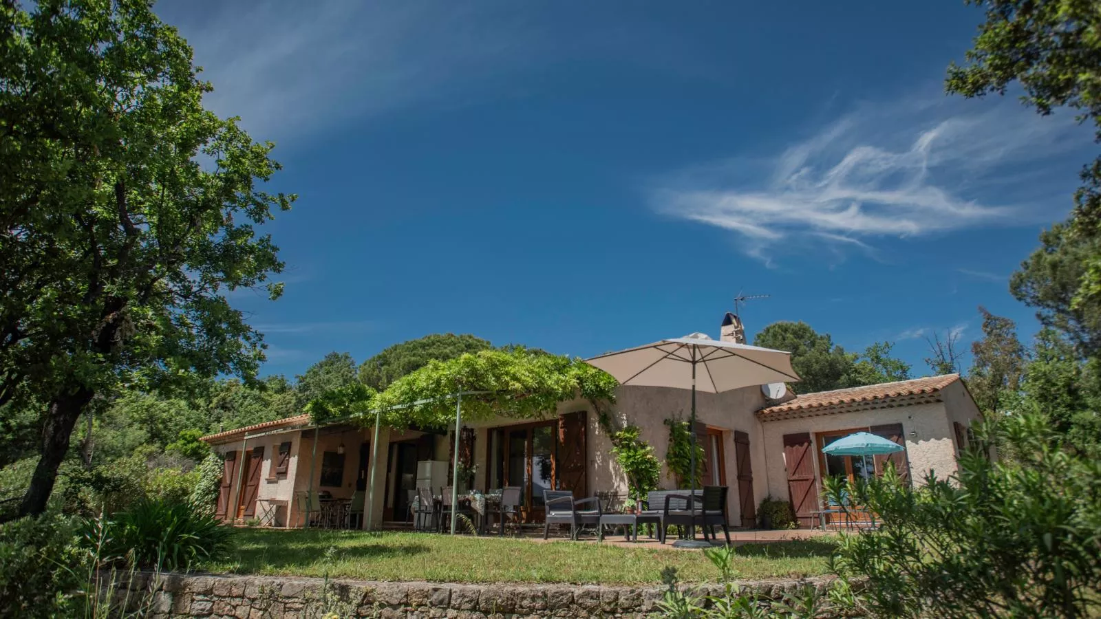Entre les vignes-Exterior summer