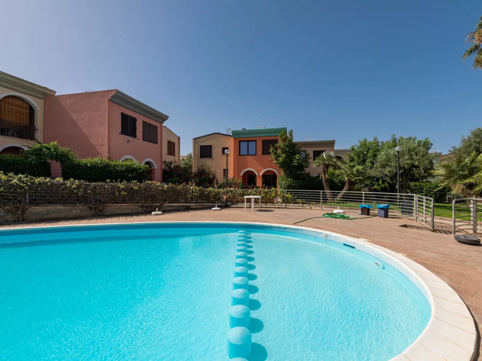 Borghi Piscina-Outside