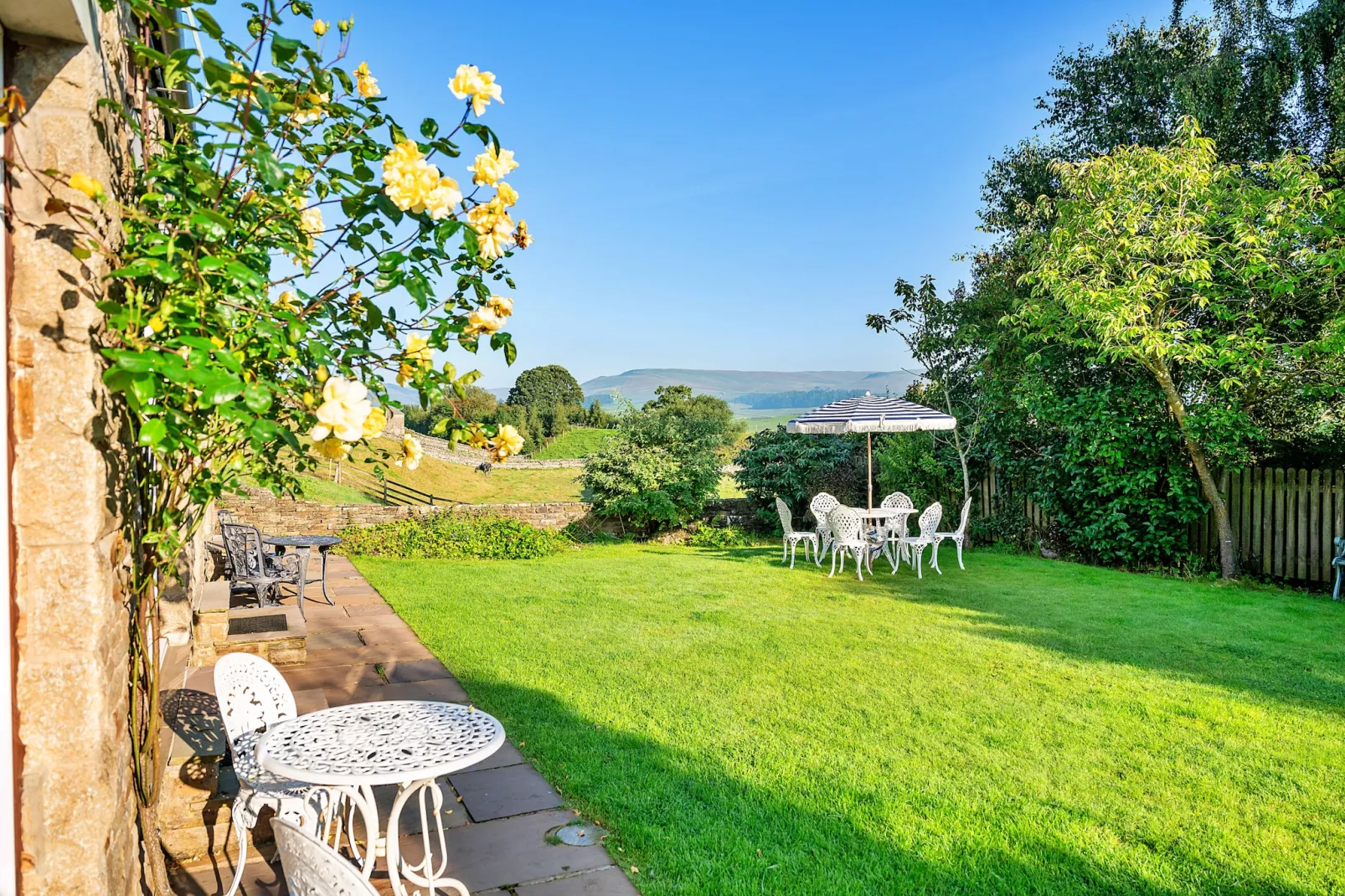 Loxley House-Gardens summer