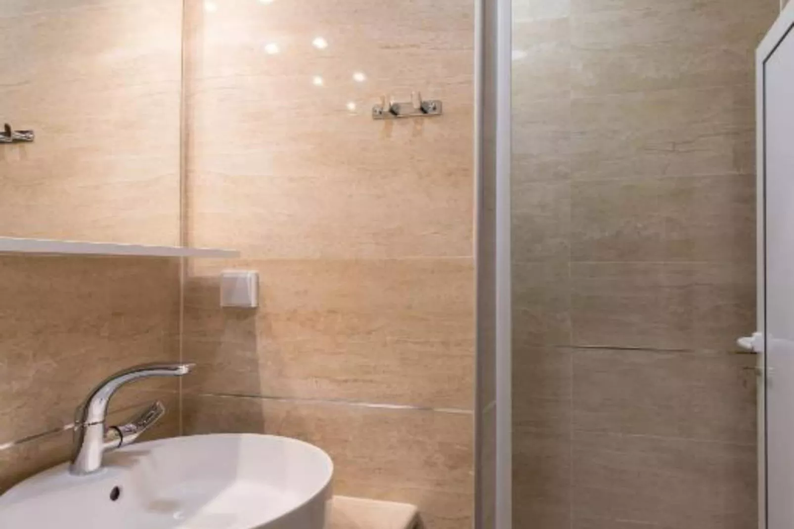 Hostel Free Bird  - Bed in Six Bed Female Dormitory Room Zenska (F)-Bathroom