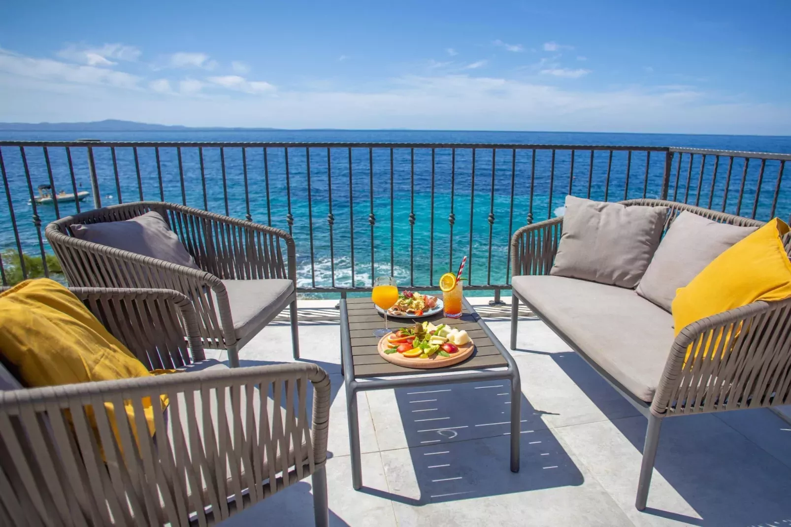 Villa Luce di Mare - Three Bedroom Villa with Pool-Terrace