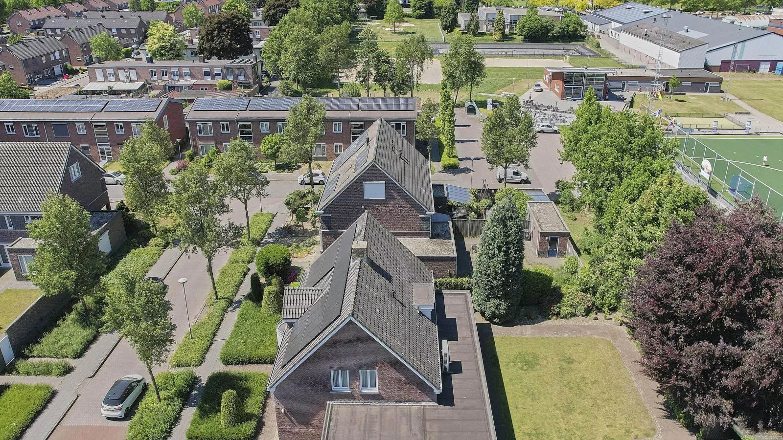 Lionshuis-Exterior summer