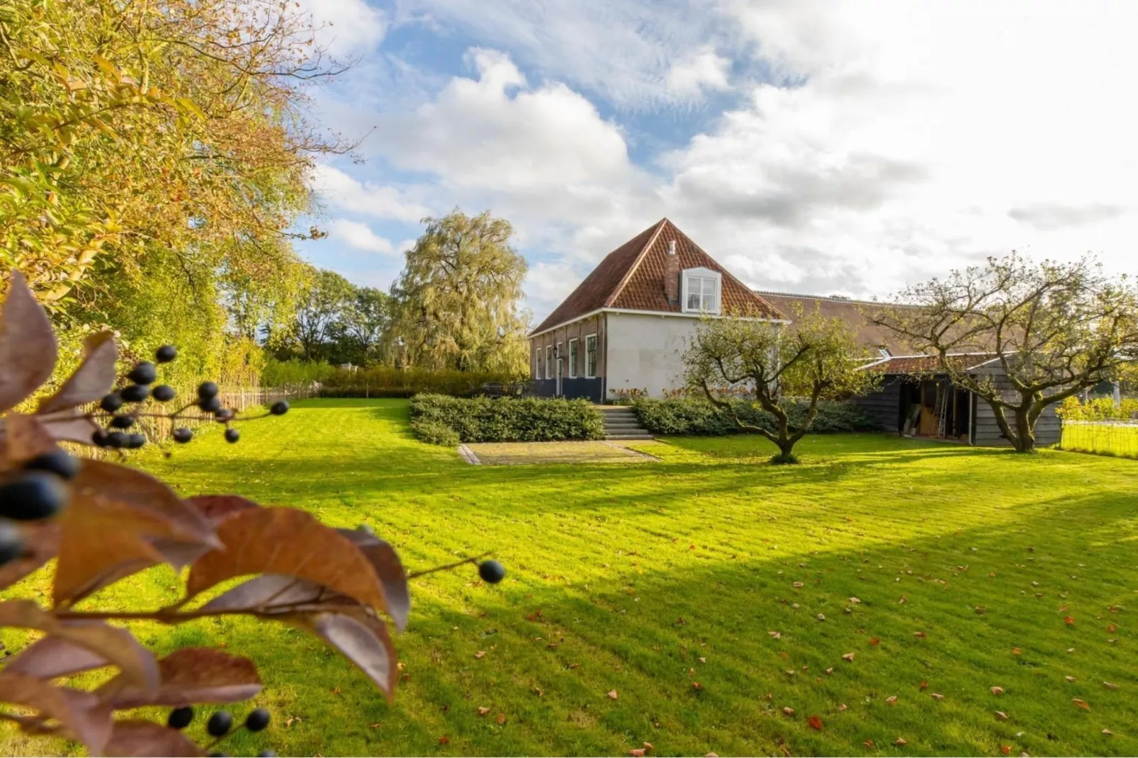Vakantiehuis 'Boerderij Molenhof' - Stationsweg 5  Heinkenszand-Gardens summer