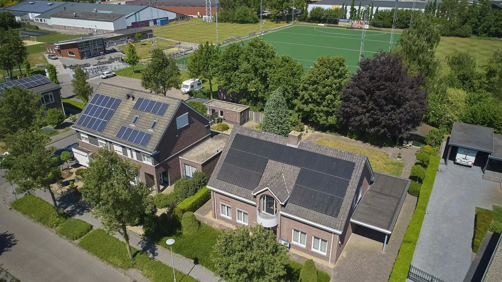Lionshuis-Exterior summer