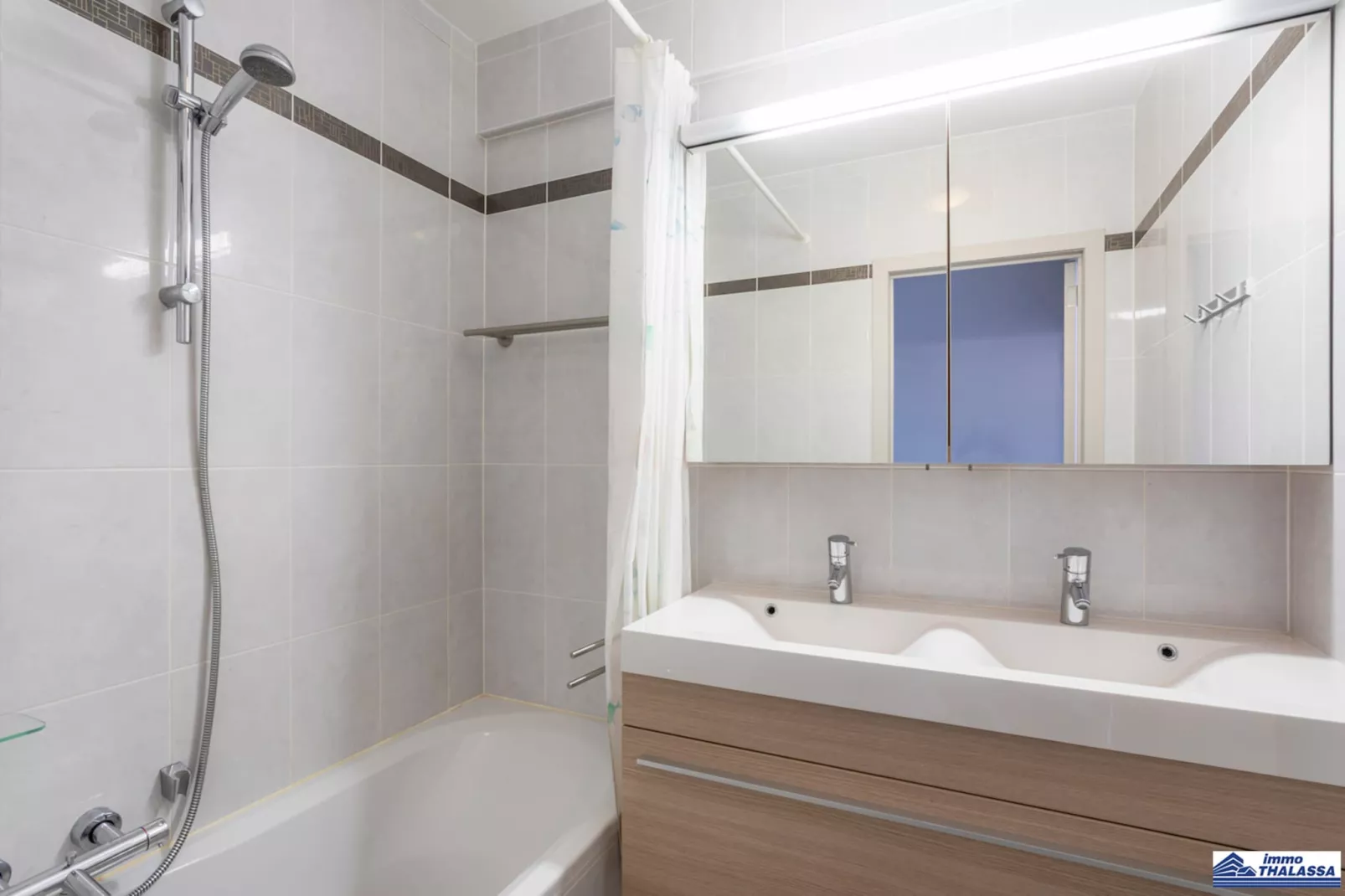 Frudor 0401-Bathroom