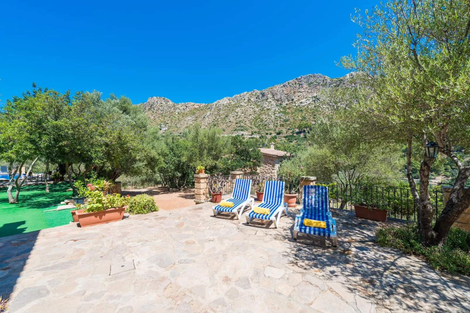 Sa Tarongera-Gardens summer