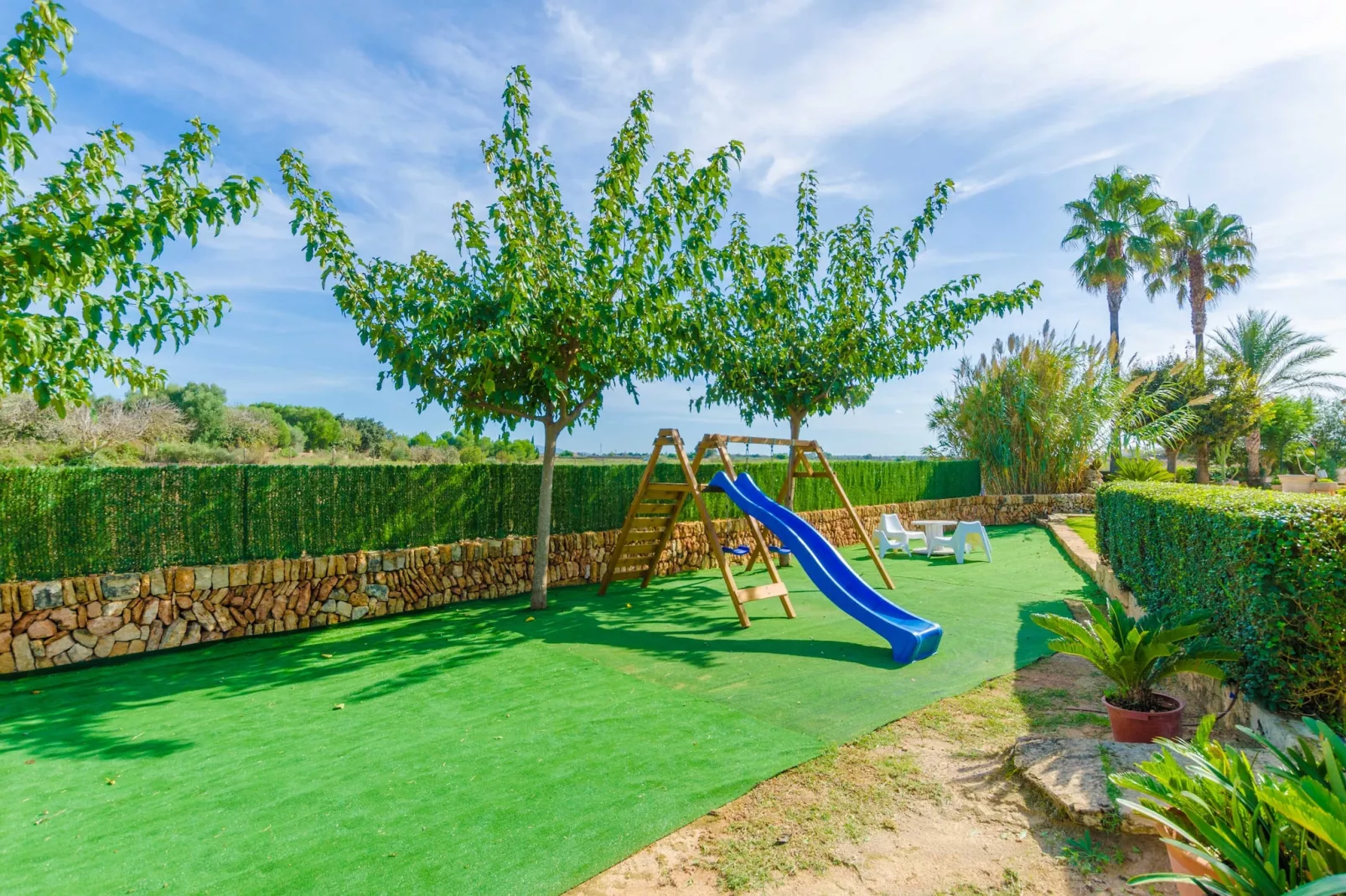Santa Eulalia Petit-Gärten Sommer