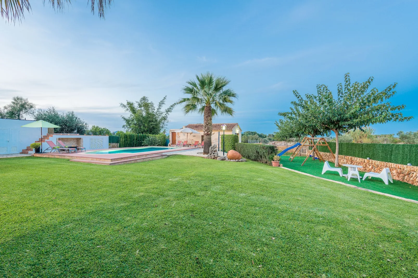 Santa Eulalia Petit-Gärten Sommer