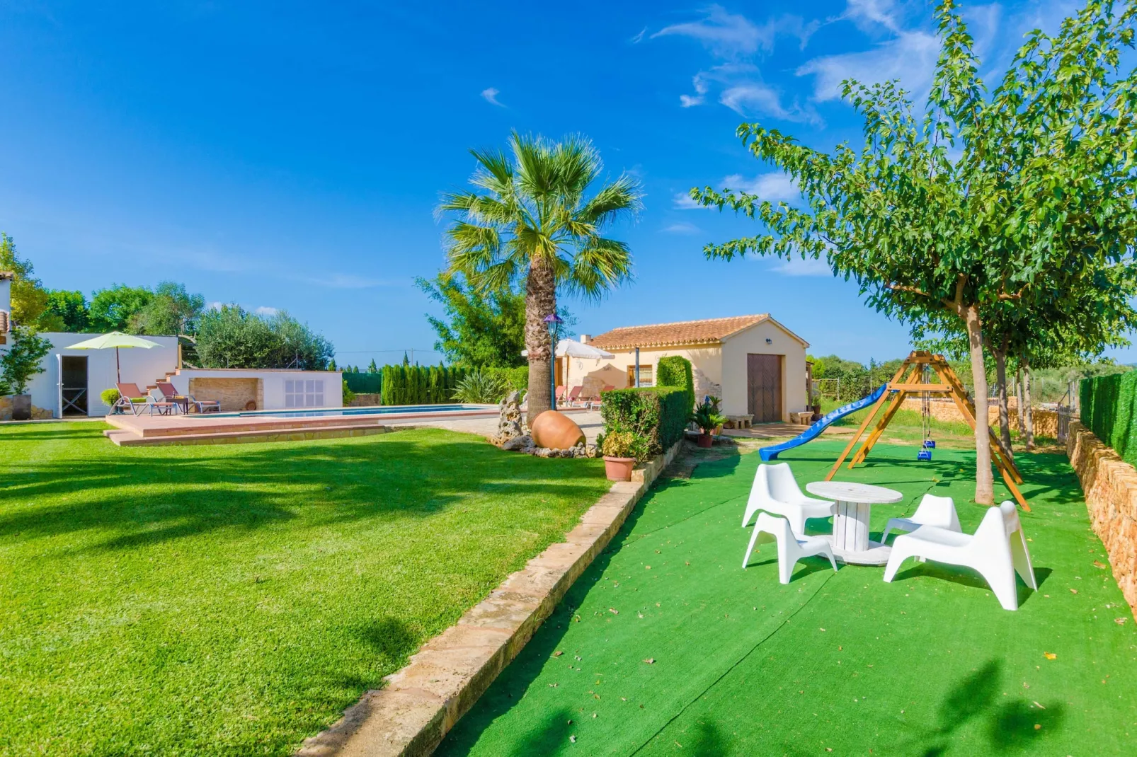 Santa Eulalia Petit-Gärten Sommer