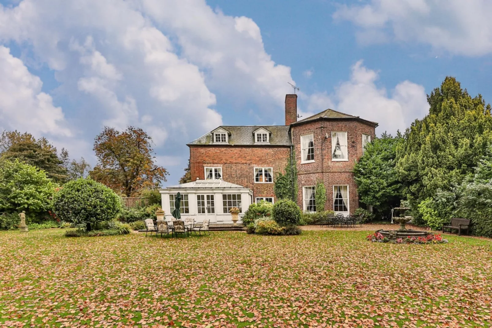 Walcot Hall-Outdoor