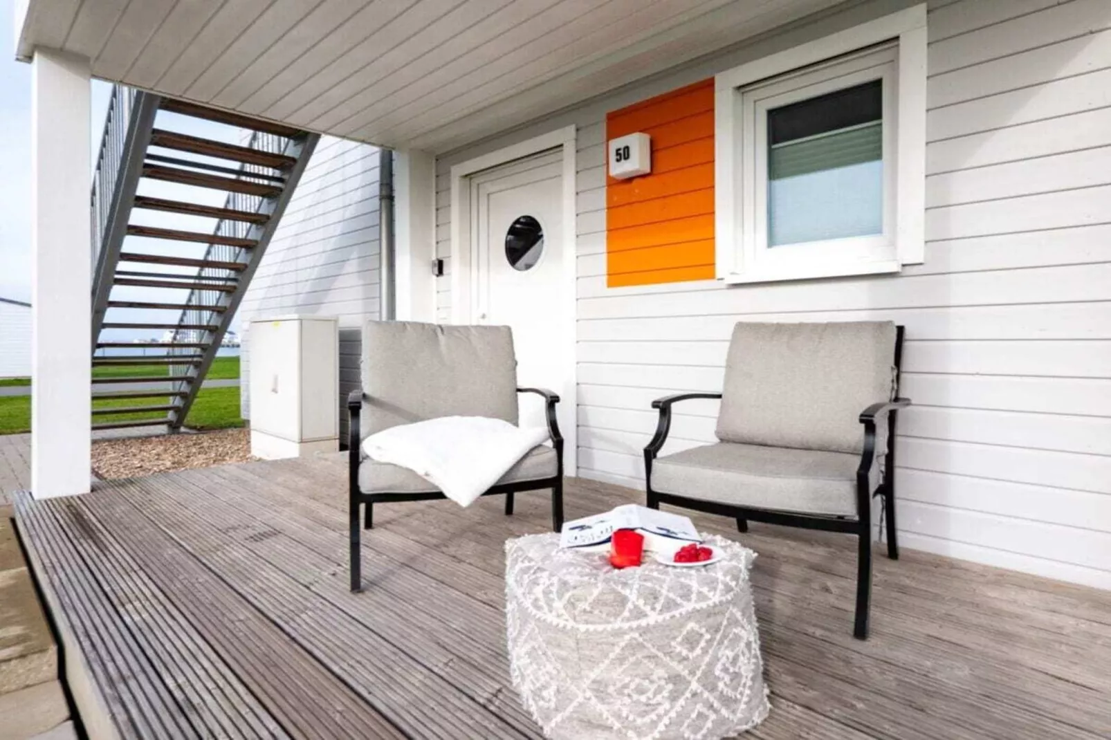 424127-Terrassenbalkon