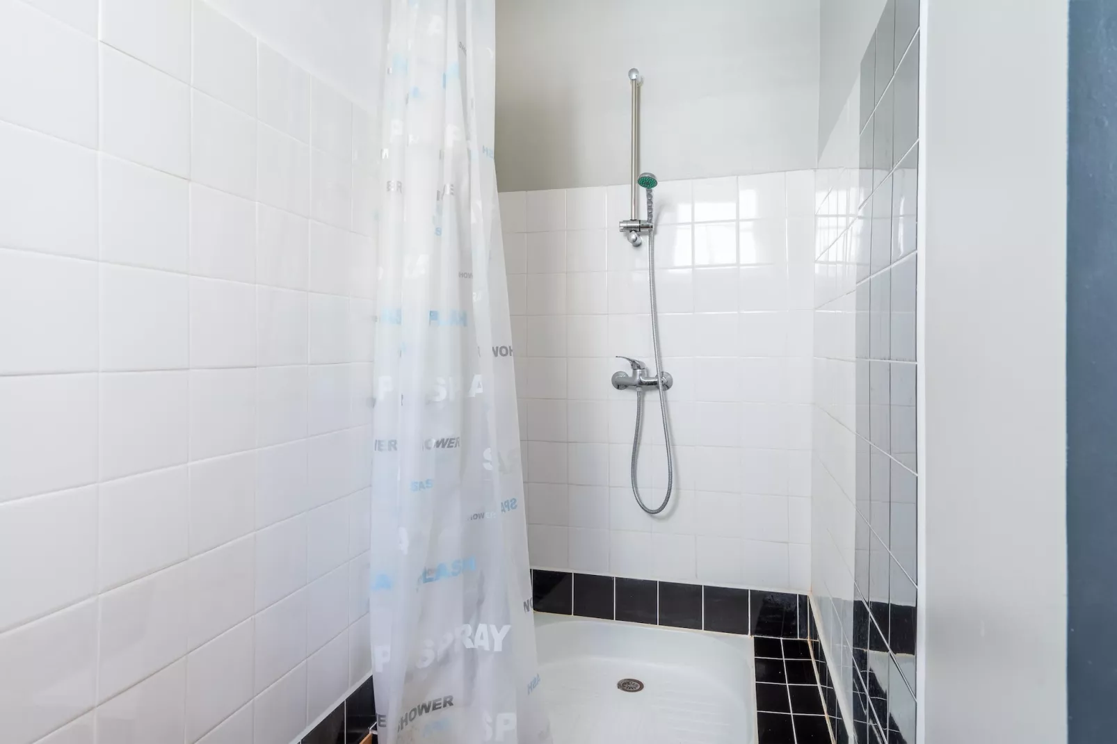 Les Cousinades-Bathroom