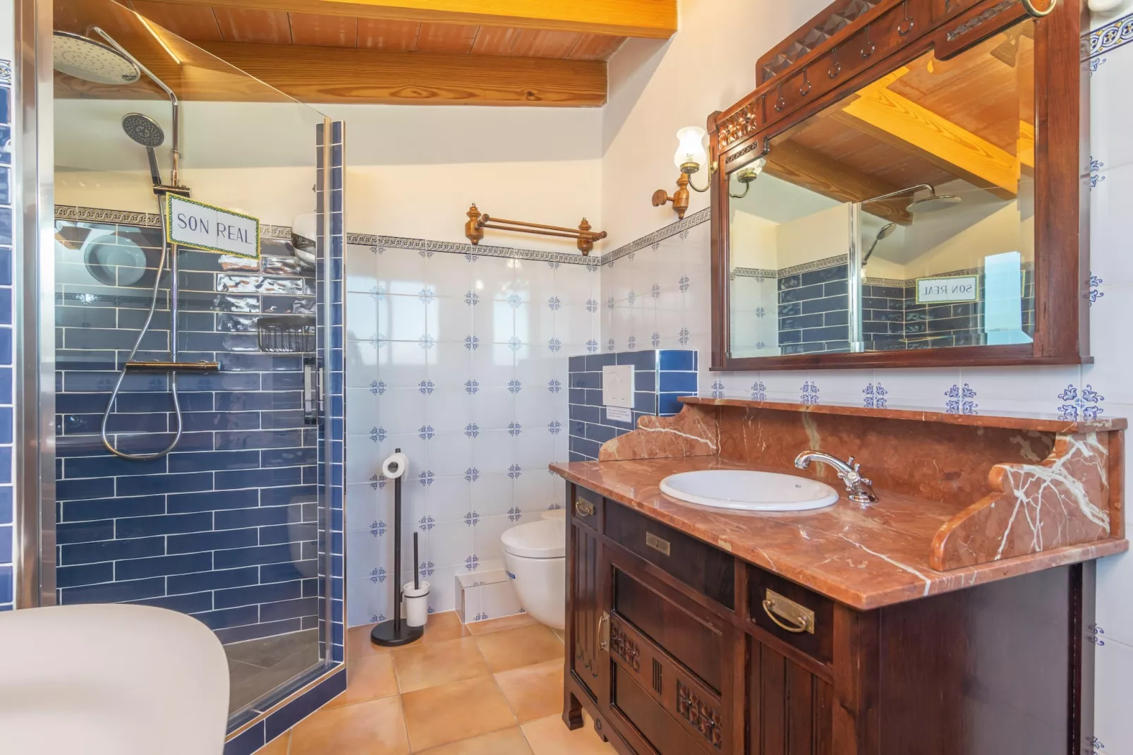 Son Real-Badezimmer