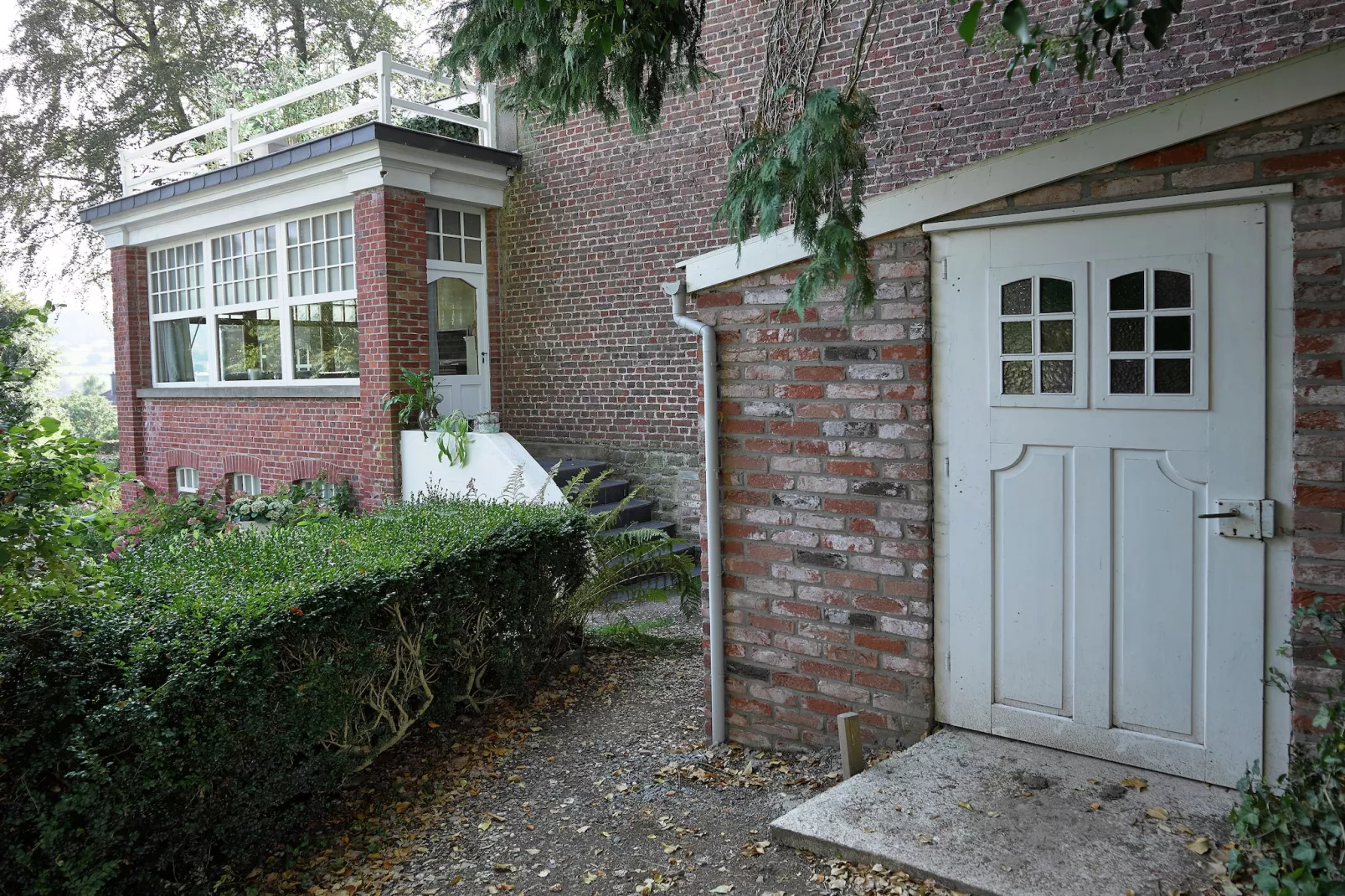 La Villa Louise-Exterior in summer
