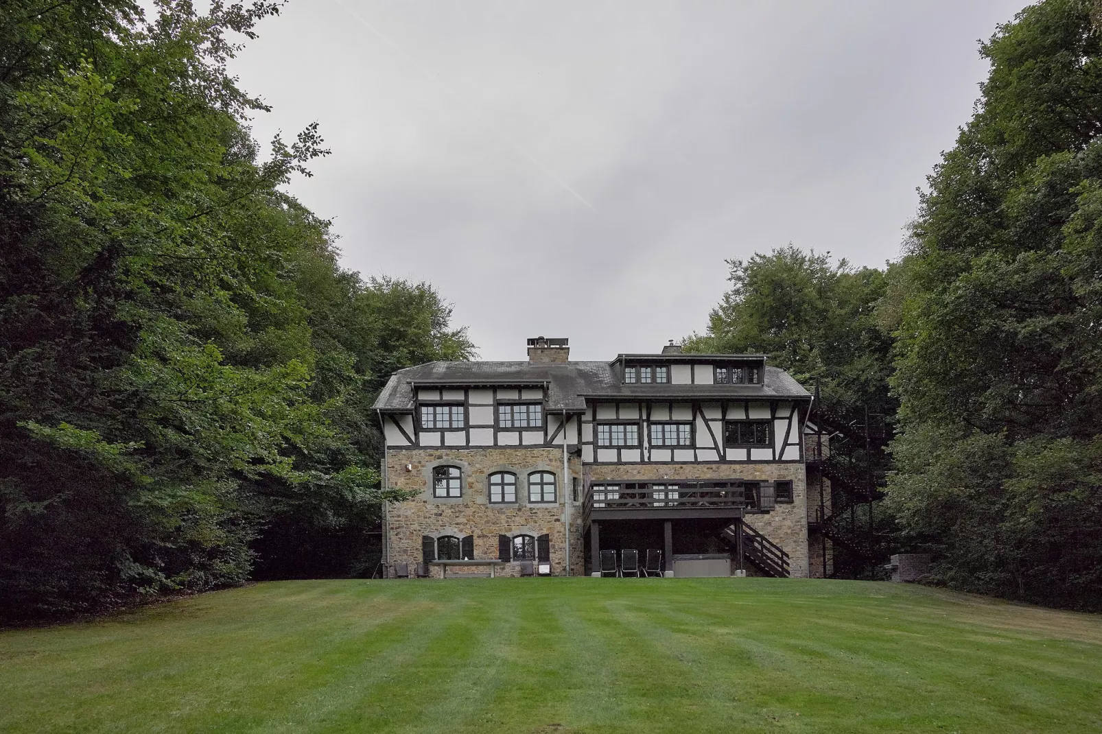 Villa Grandeur-Außenbereich Sommer