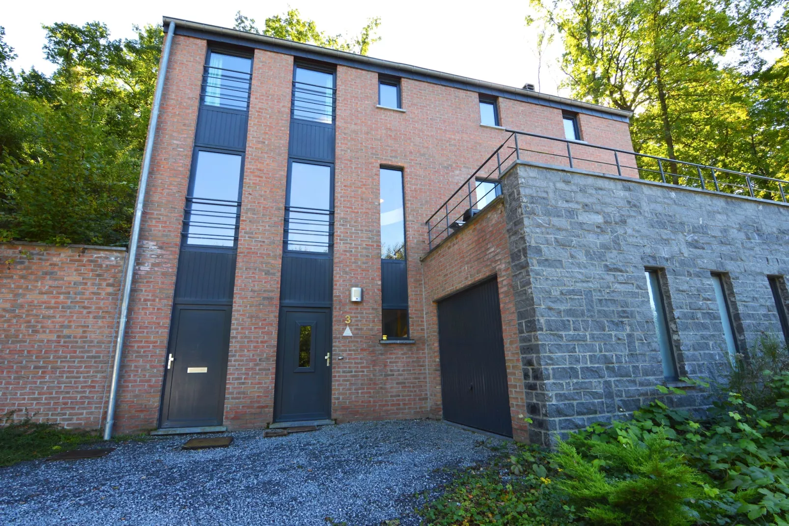 Villa Swing-Exterior in summer