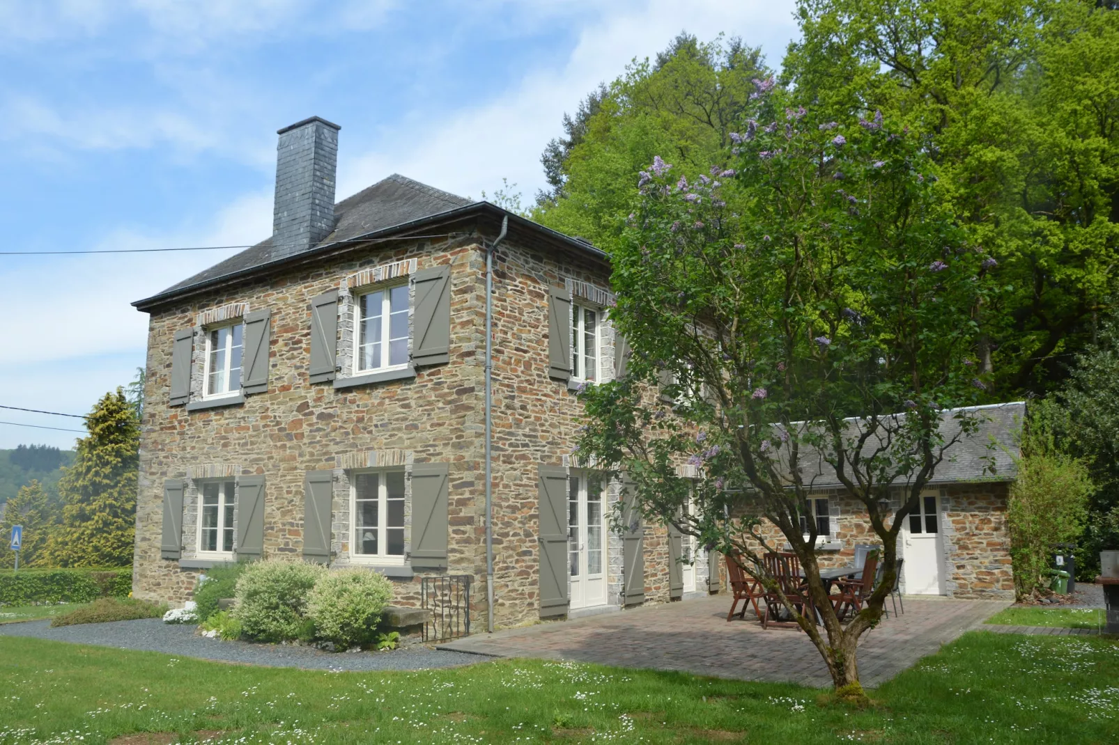 Les Jardins de Noémie-Exterior in summer