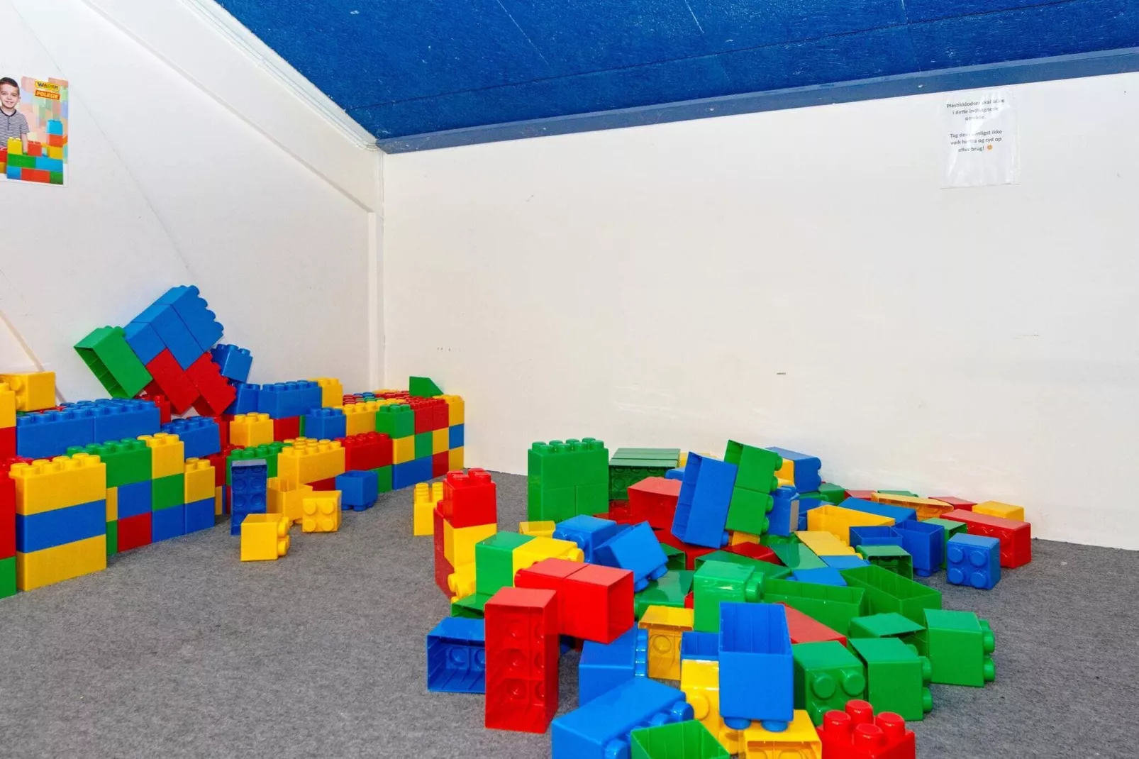 4 room,2 levels-View