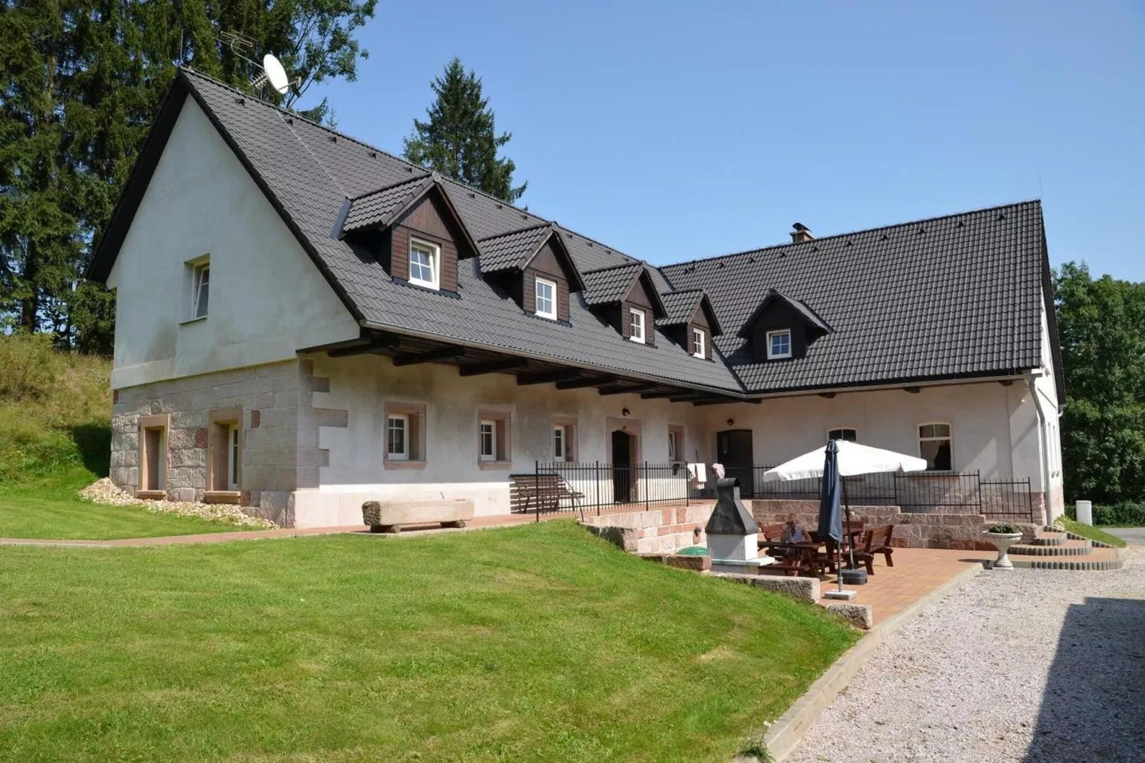 Hoeve Stupna-Exterior in summer