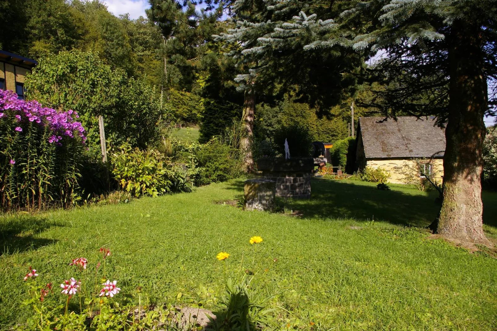 Kaifenheimer Mühle 3-Gardens in summer