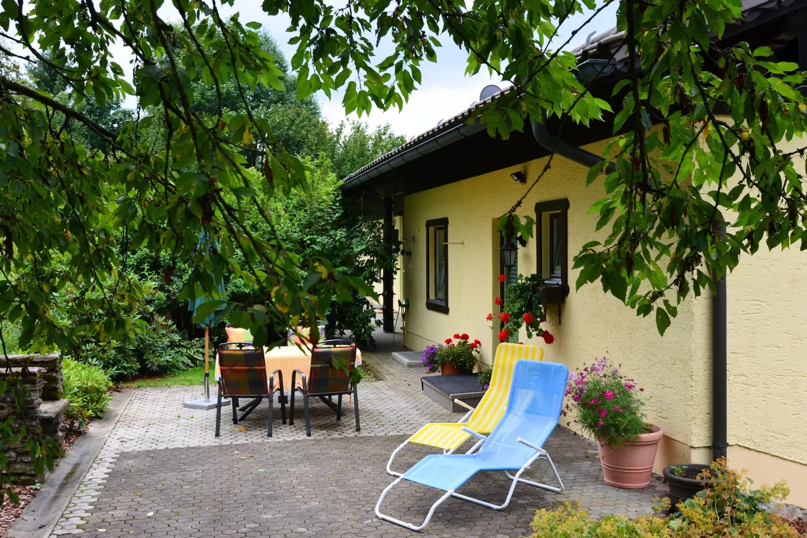 Vergissmeinnicht-Exterior in summer