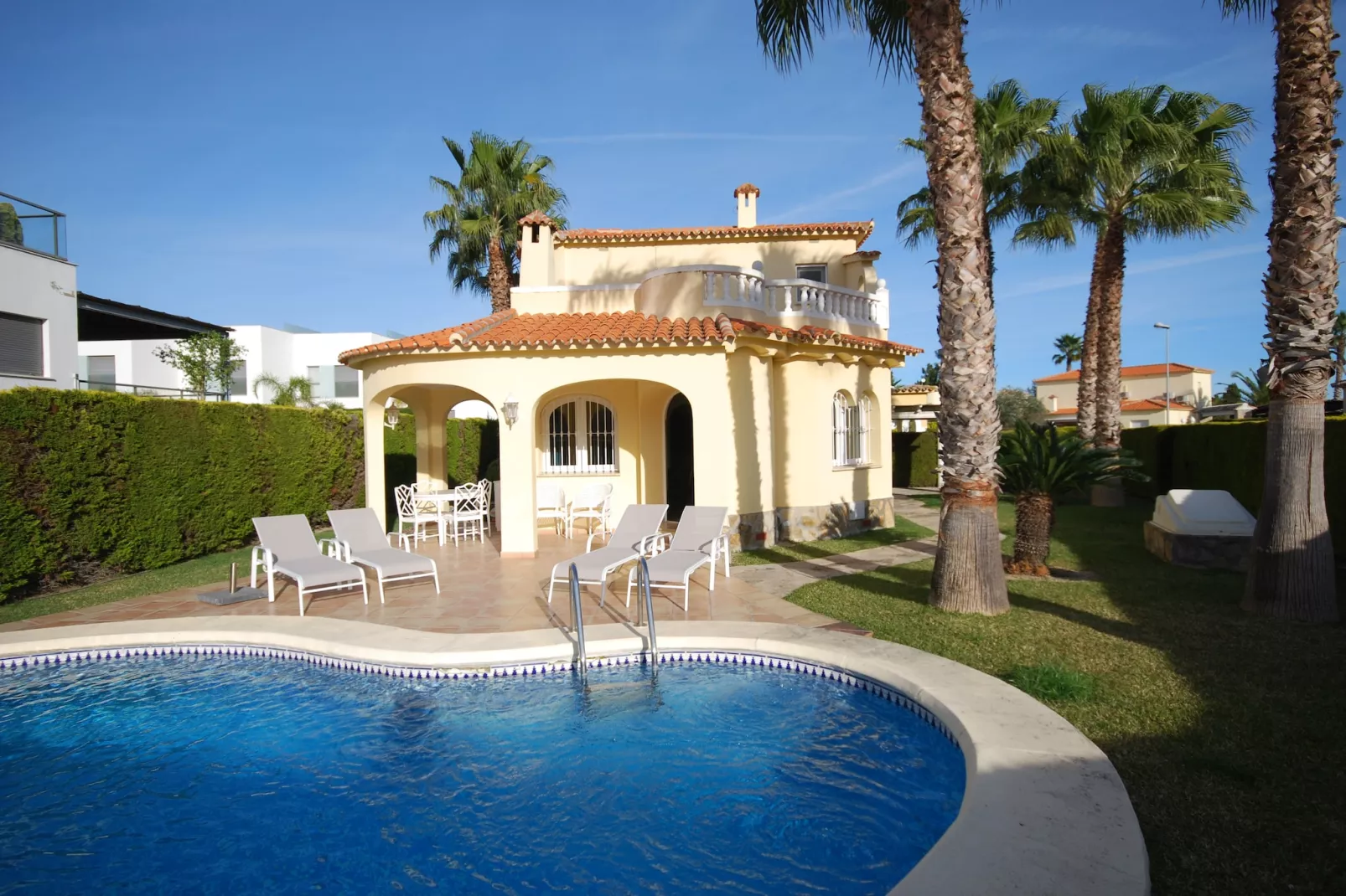 Casa Olivia Nova-Exterior in summer