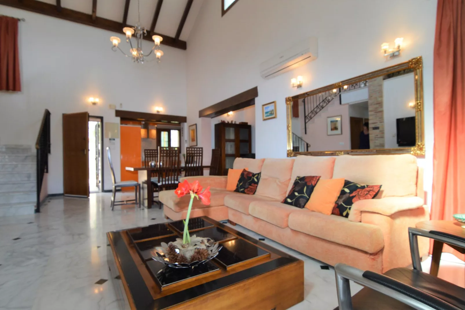 Villa Orange-Living room