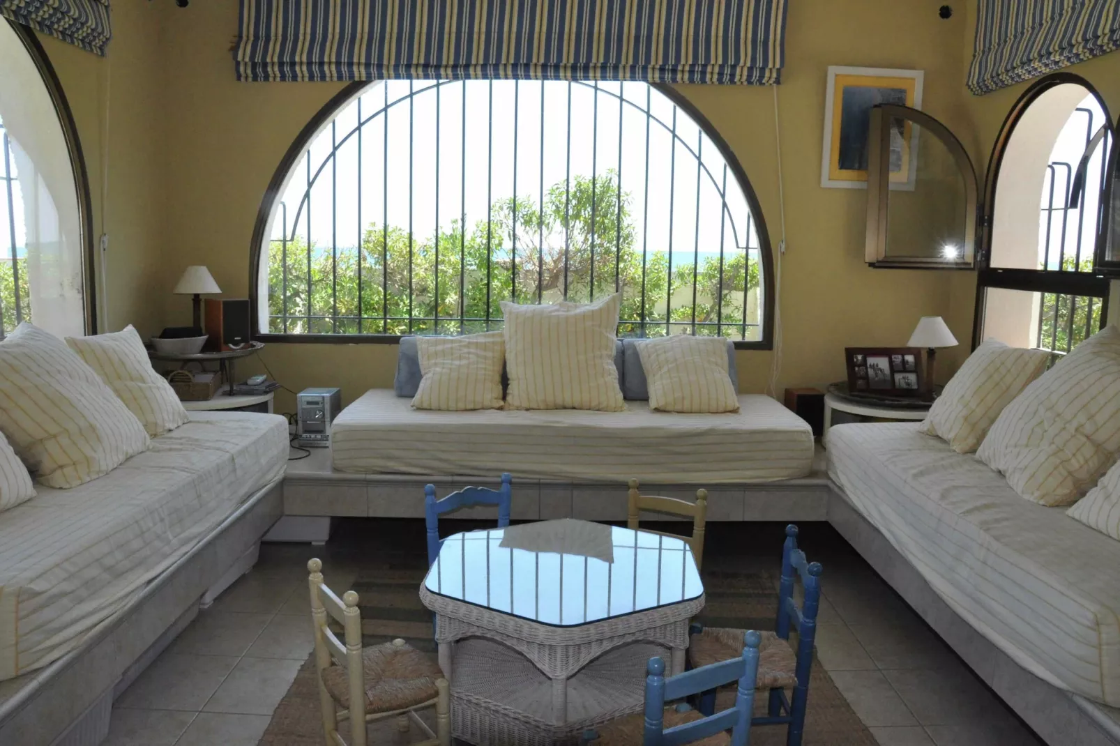 Gaviota-Living room