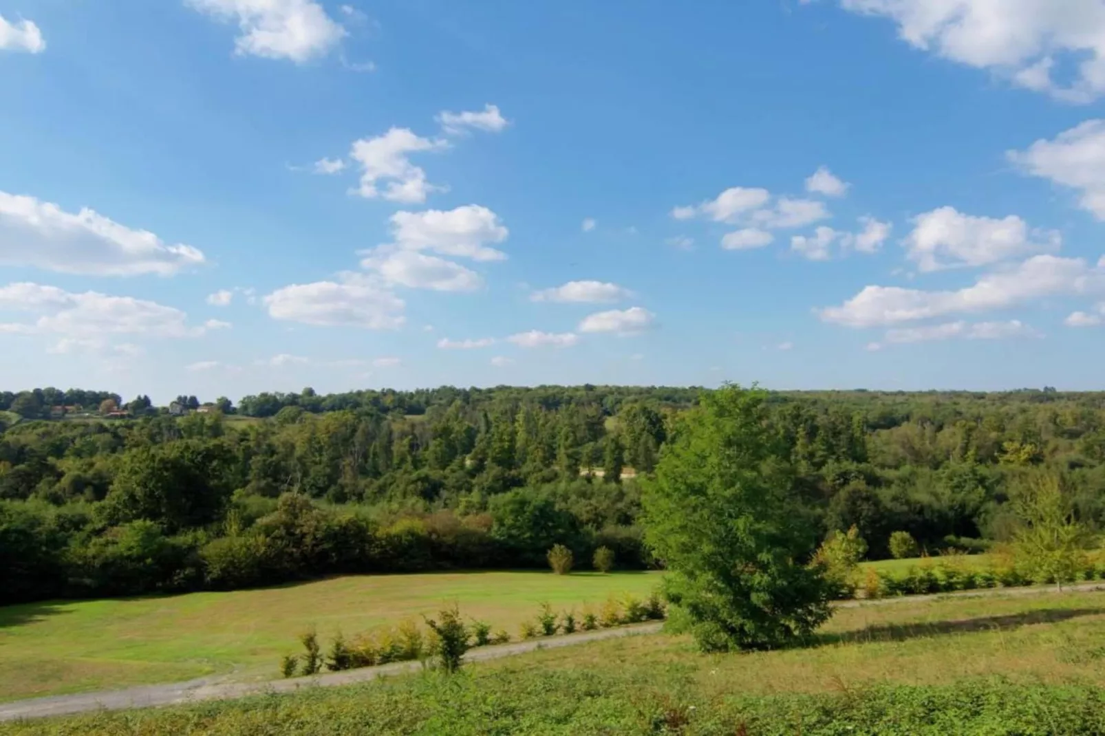 Le Castel-Zones été à 5 km
