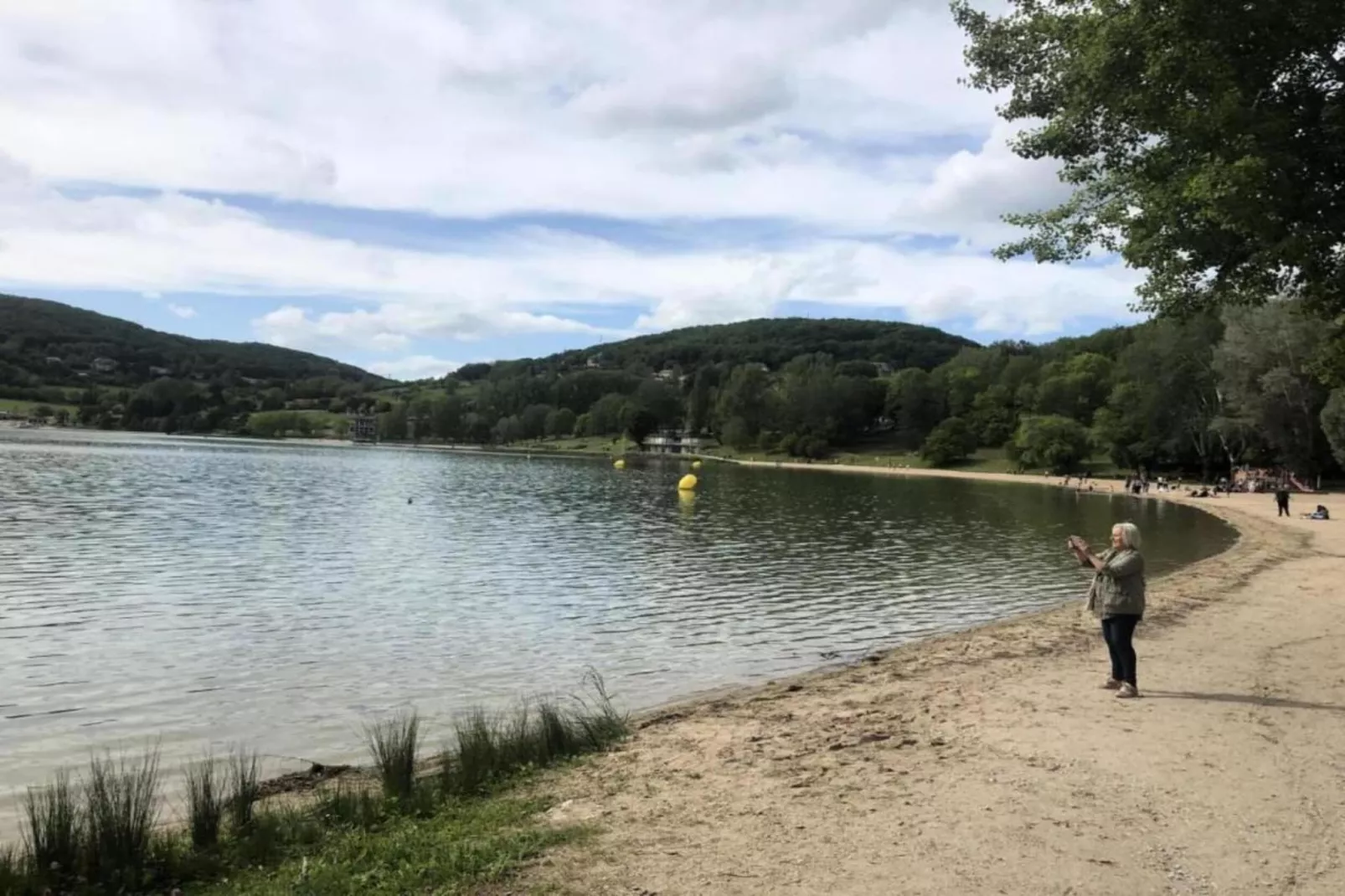 Les Deux Cabanons-Areas within 20km in summer