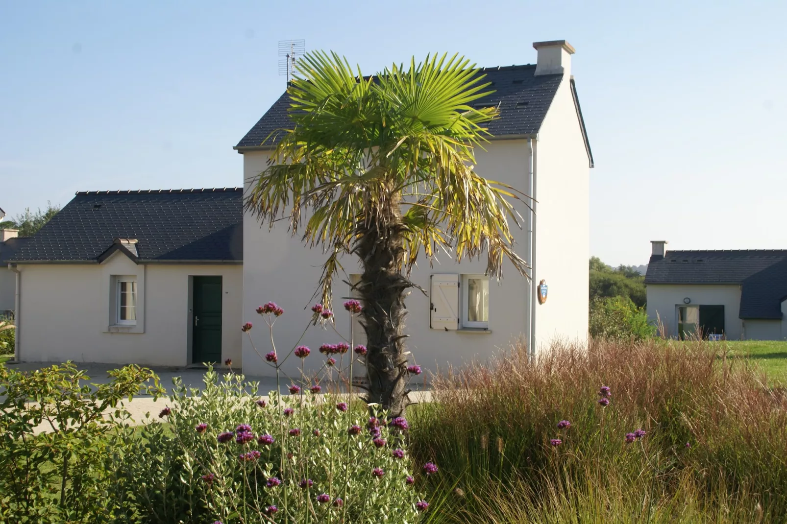 Le Hameau de Peemor Pen 3-Exterior in summer