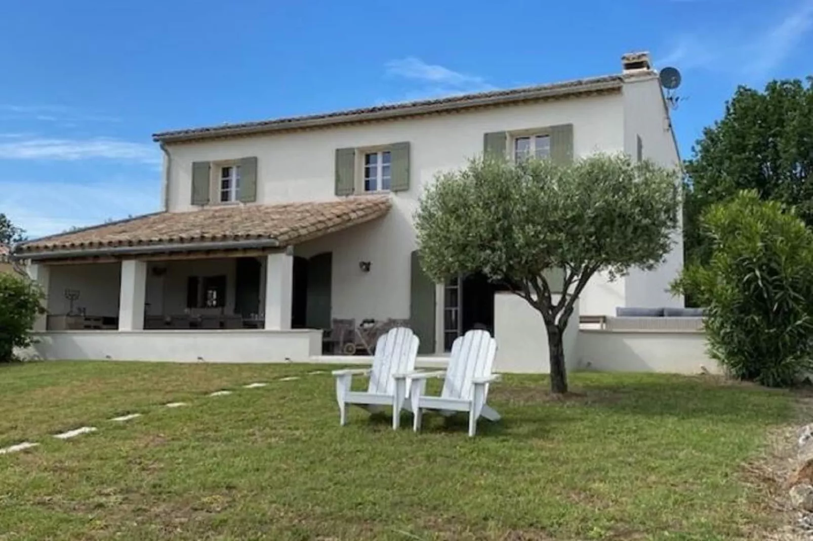 Maison Roquebeauresse-Exterior in summer