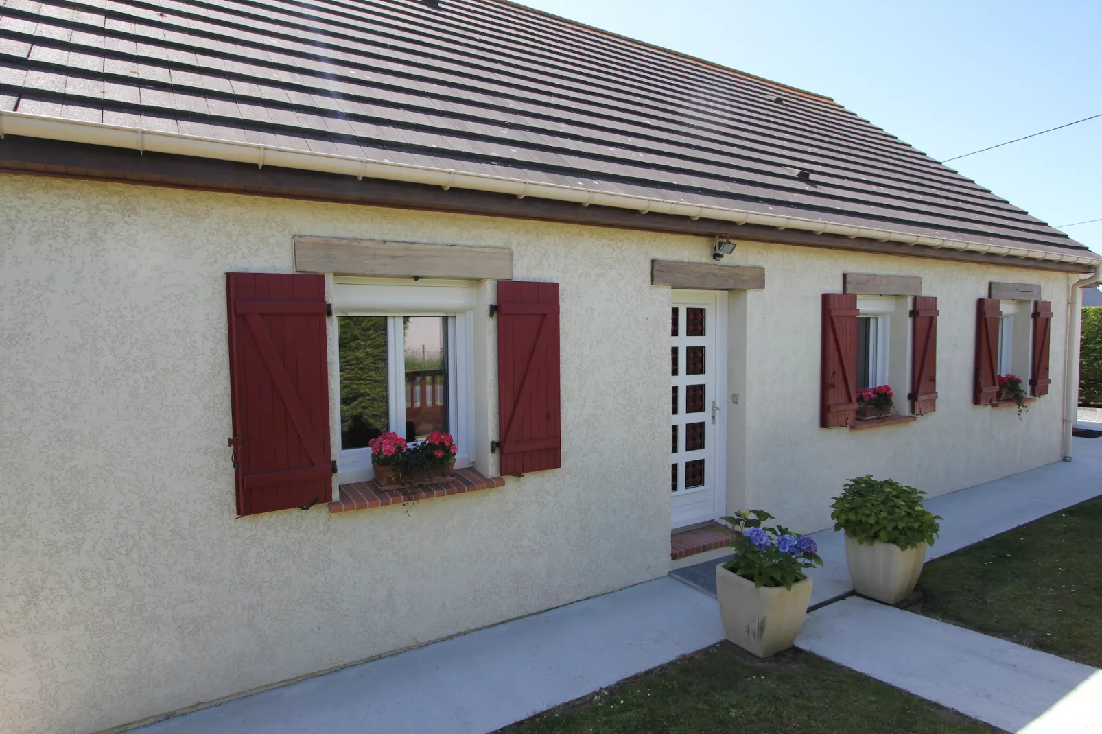 Les Mouettes-Exterior in summer