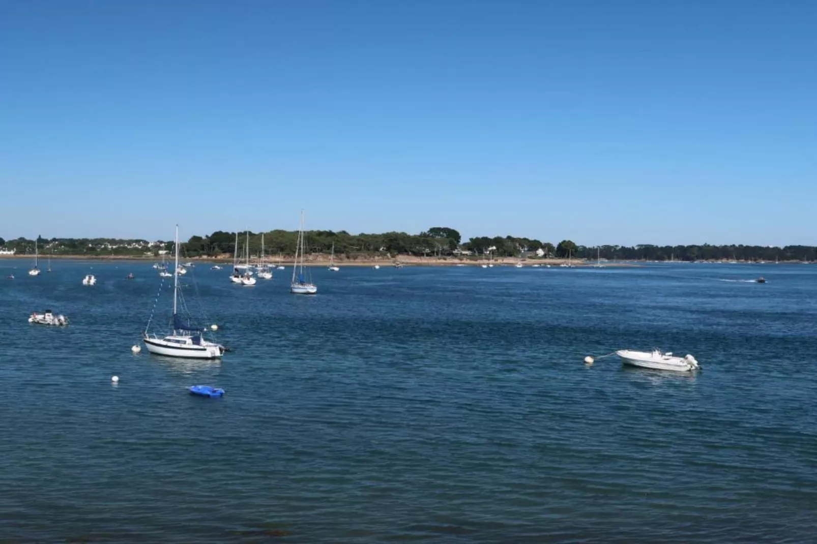 Les Iles du Morbihan 1-Areas within 5km in summer
