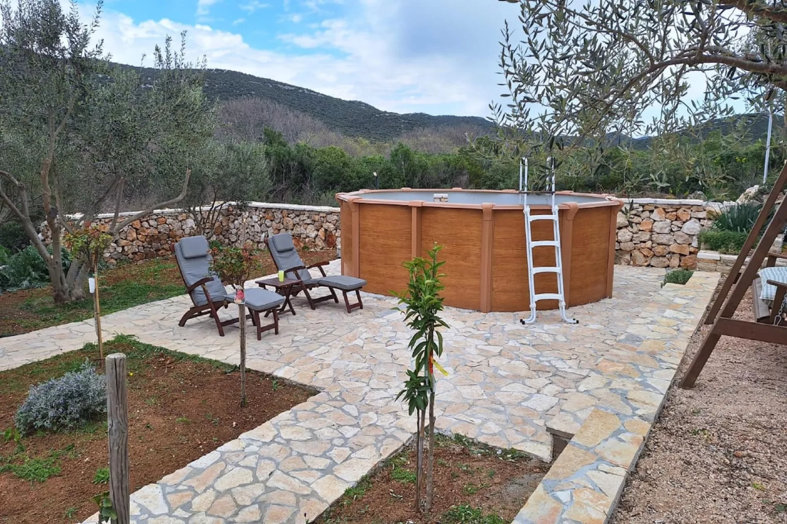 Stone house Vrana lake