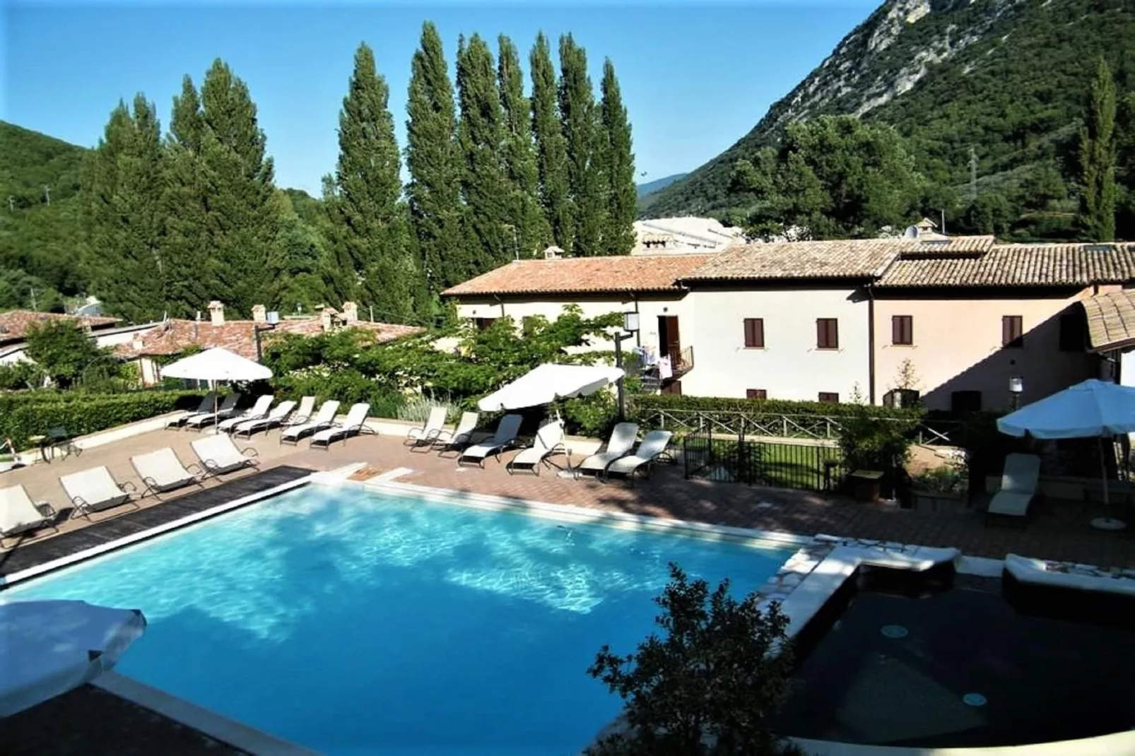 Bilocale-Exterior in summer