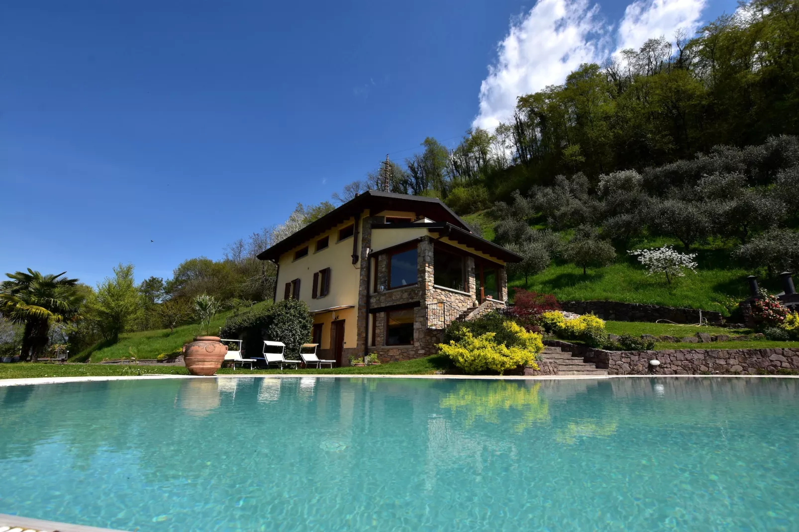 Dosso della Regina 6-Exterior in summer