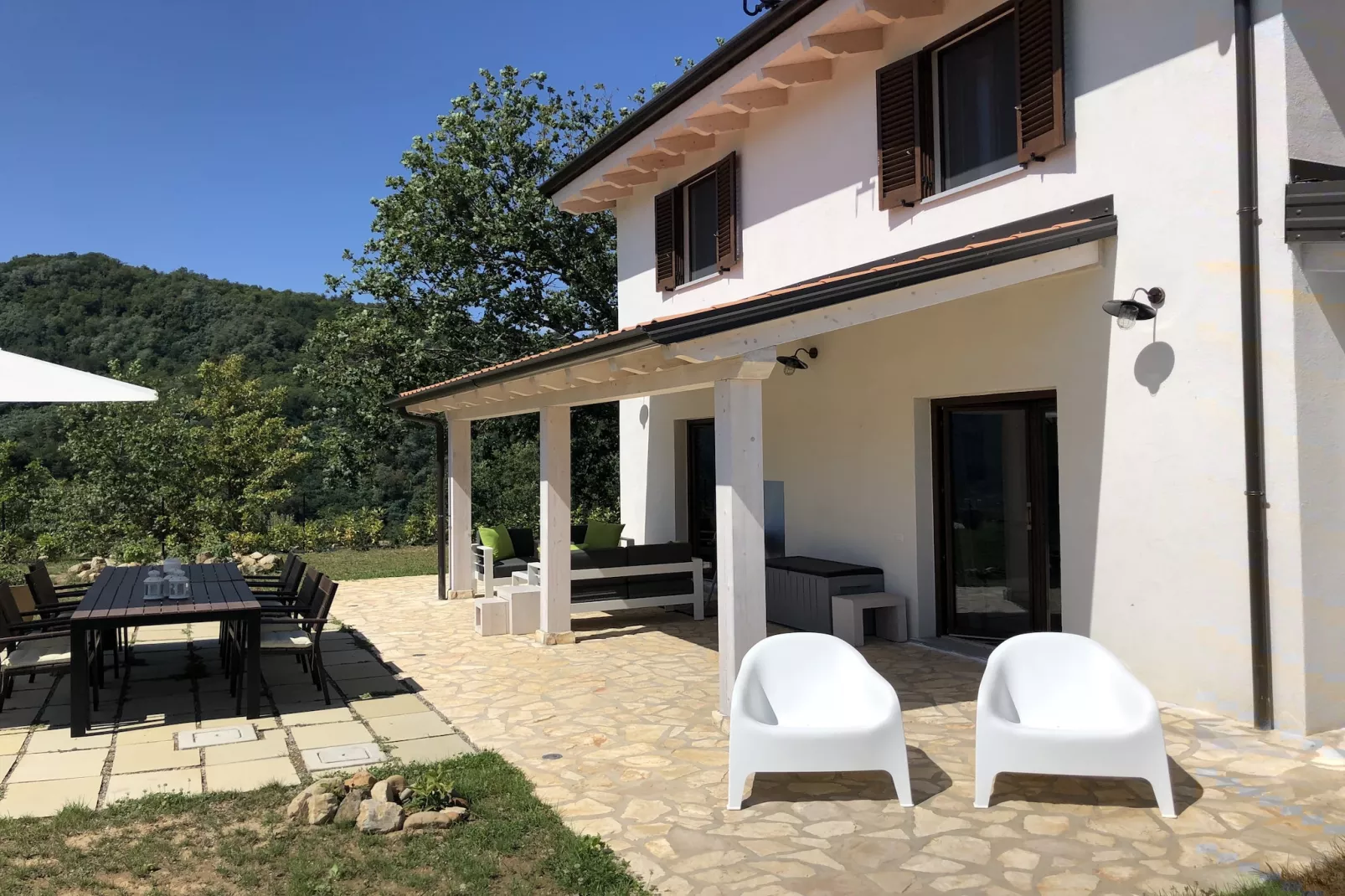 Vistaverde-Exterior in summer