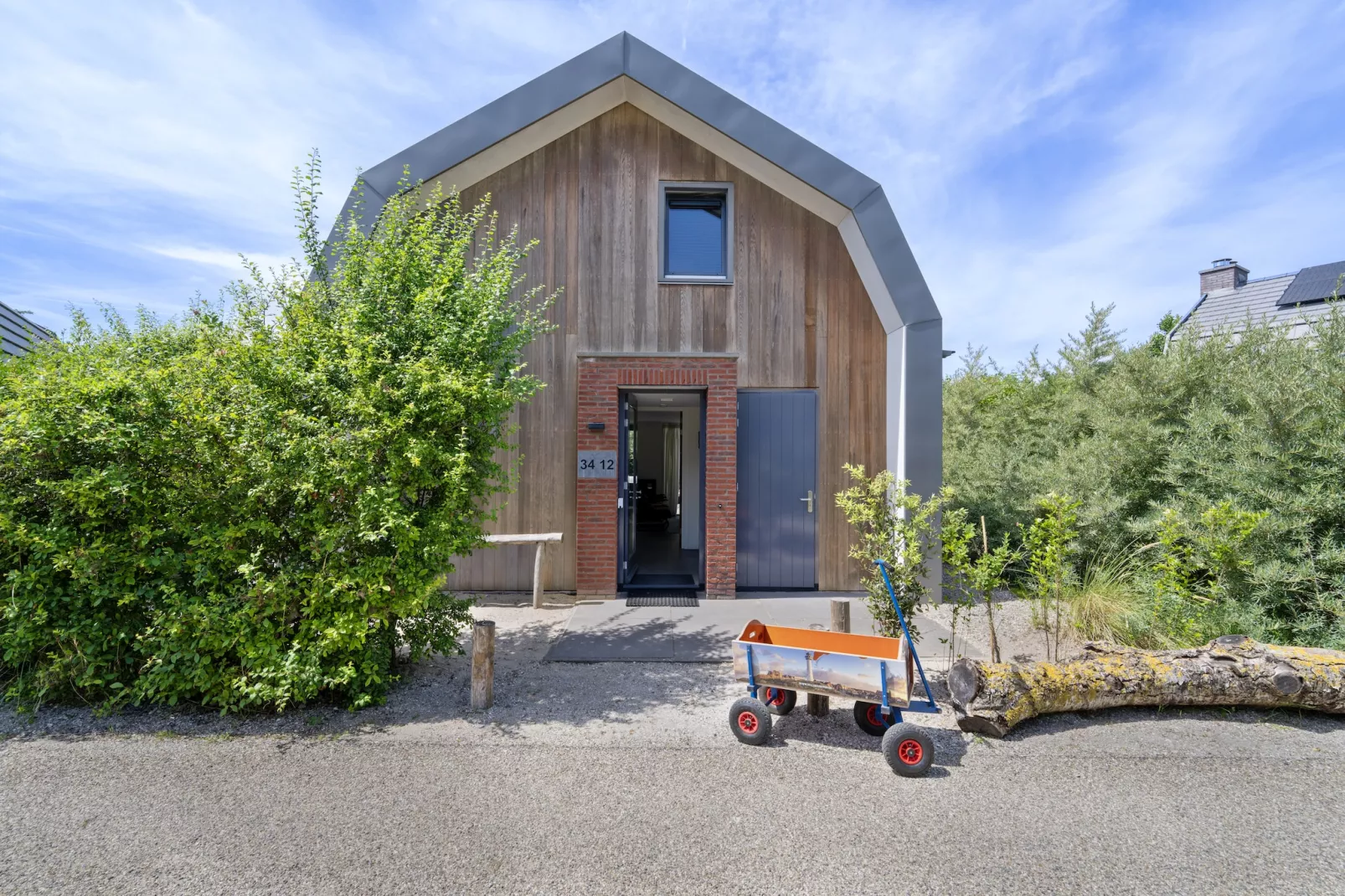 Villa Egmond-Exterior in summer