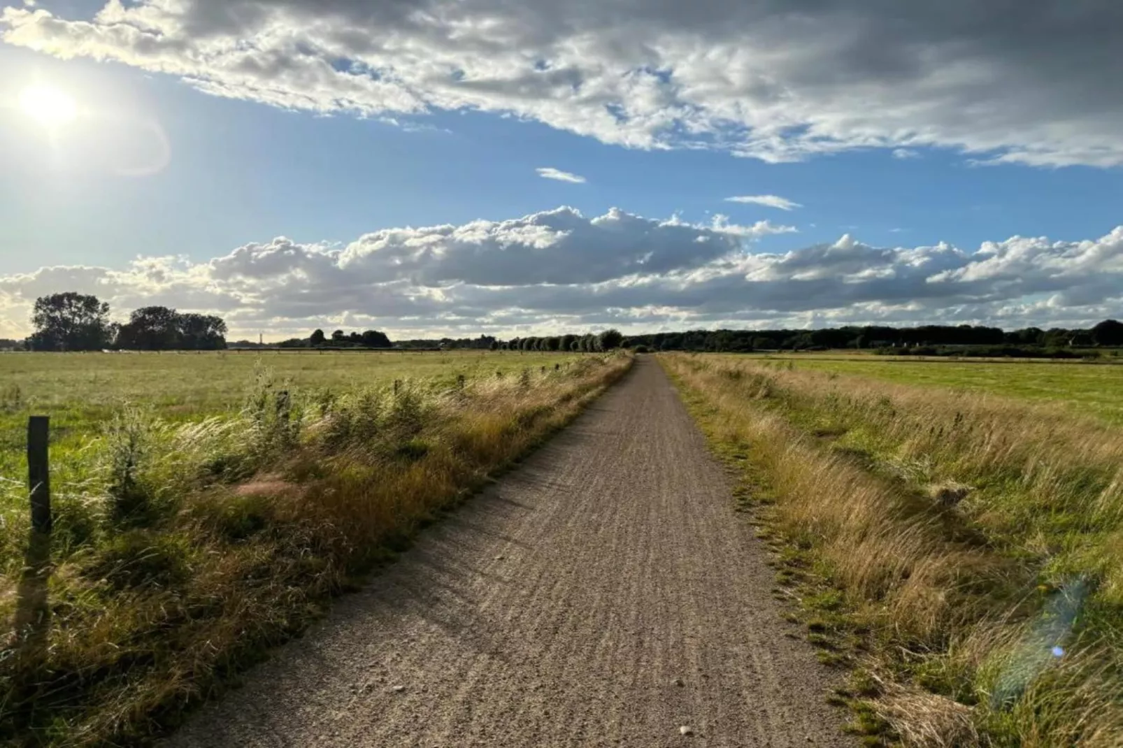Hoeve A Gen Water- Donderblumke-Gebiete Sommer 20 km
