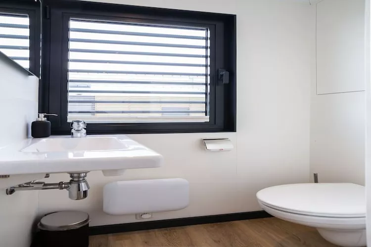 Houseboat 'de Valreep' met tuin - Paviljoenwei 2-Bathroom